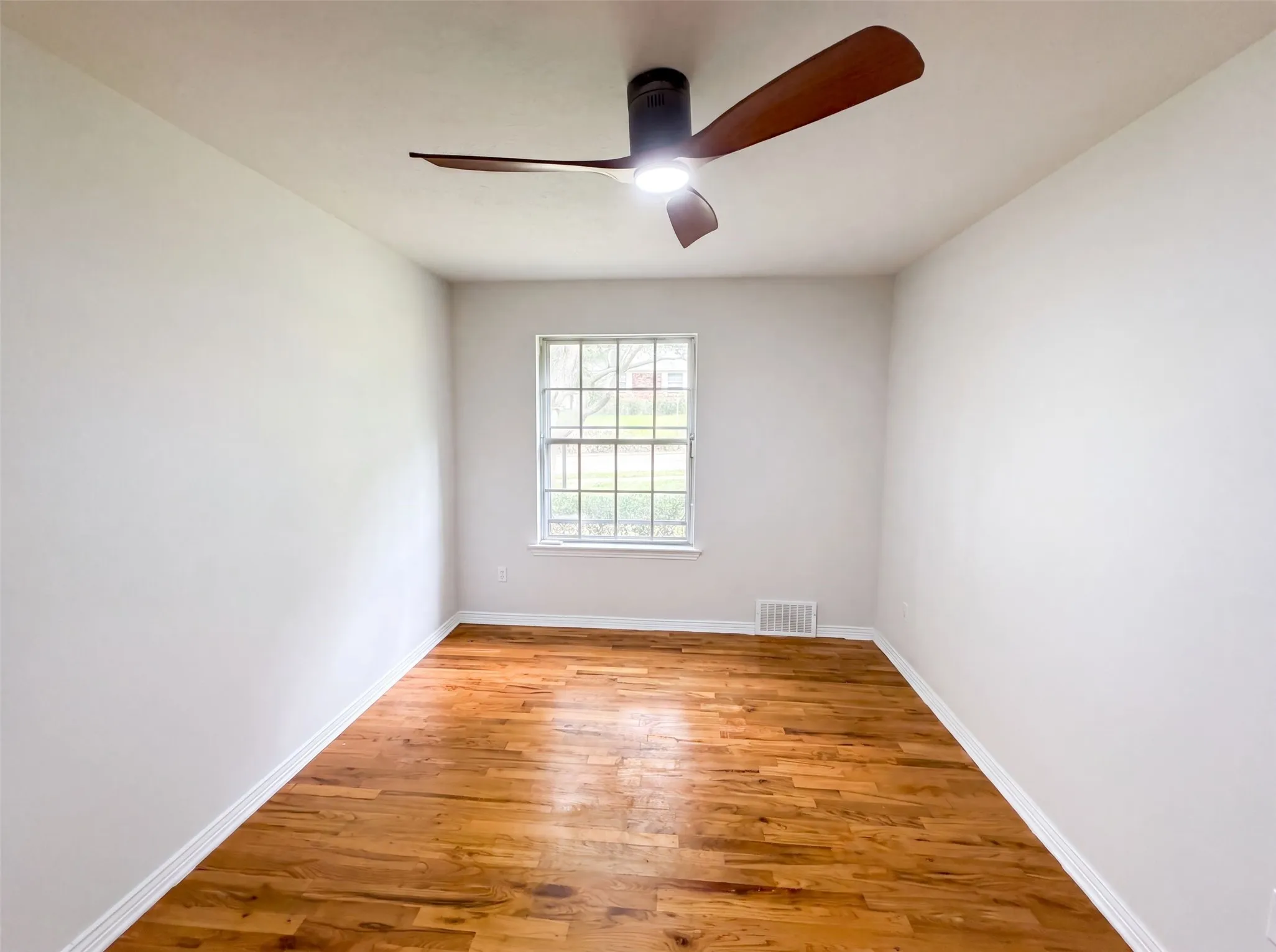 Single Family Residence For Sale in Dallas County , 8839 Sweetwater Drive, Dallas, Texas 75228, 3 Bedroom, 2 Bathroom, 2 Garage spaces, 2,009 Sqft, built in 1962, mls#21342395, Real Estate Agent in Dallas, Homes For Sale in Dallas county, Homes For Sale in Dallas, Realtor in Dallas Texas, Real Estate Brokerage Independent Realty Texas, Luminita Cordes Realtor