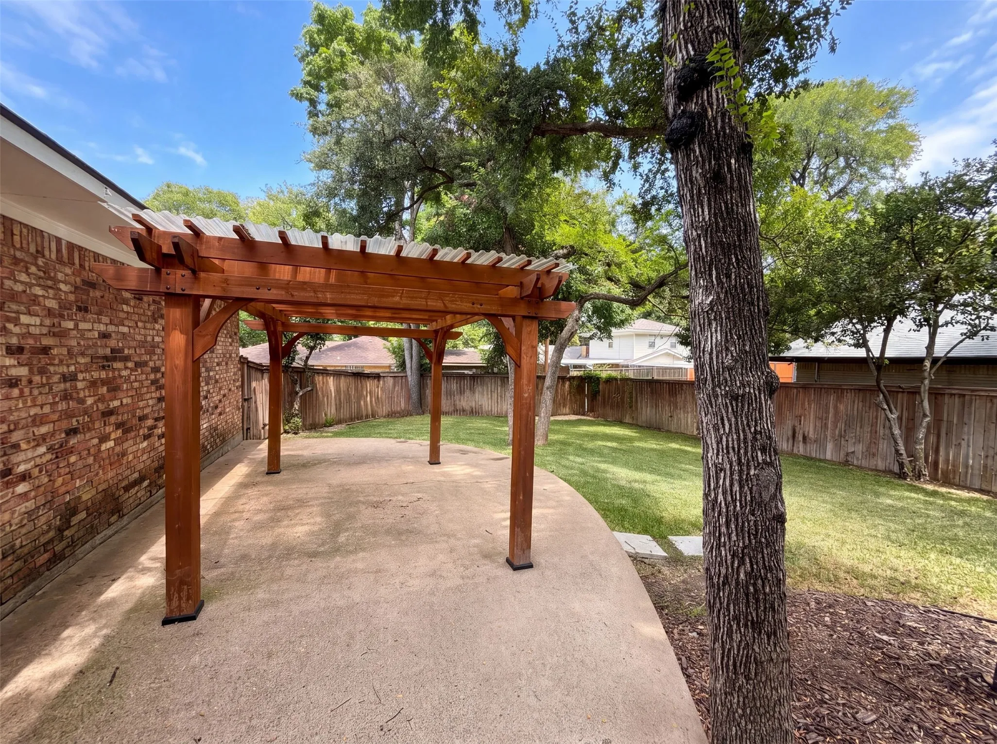 Single Family Residence For Sale in Dallas County , 8839 Sweetwater Drive, Dallas, Texas 75228, 3 Bedroom, 2 Bathroom, 2 Garage spaces, 2,009 Sqft, built in 1962, mls#21342395, Real Estate Agent in Dallas, Homes For Sale in Dallas county, Homes For Sale in Dallas, Realtor in Dallas Texas, Real Estate Brokerage Independent Realty Texas, Luminita Cordes Realtor
