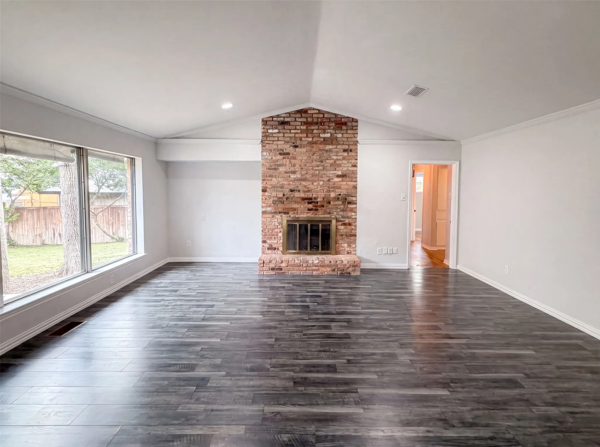 Single Family Residence For Sale in Dallas County , 8839 Sweetwater Drive, Dallas, Texas 75228, 3 Bedroom, 2 Bathroom, 2 Garage spaces, 2,009 Sqft, built in 1962, mls#21342395, Real Estate Agent in Dallas, Homes For Sale in Dallas county, Homes For Sale in Dallas, Realtor in Dallas Texas, Real Estate Brokerage Independent Realty Texas, Luminita Cordes Realtor