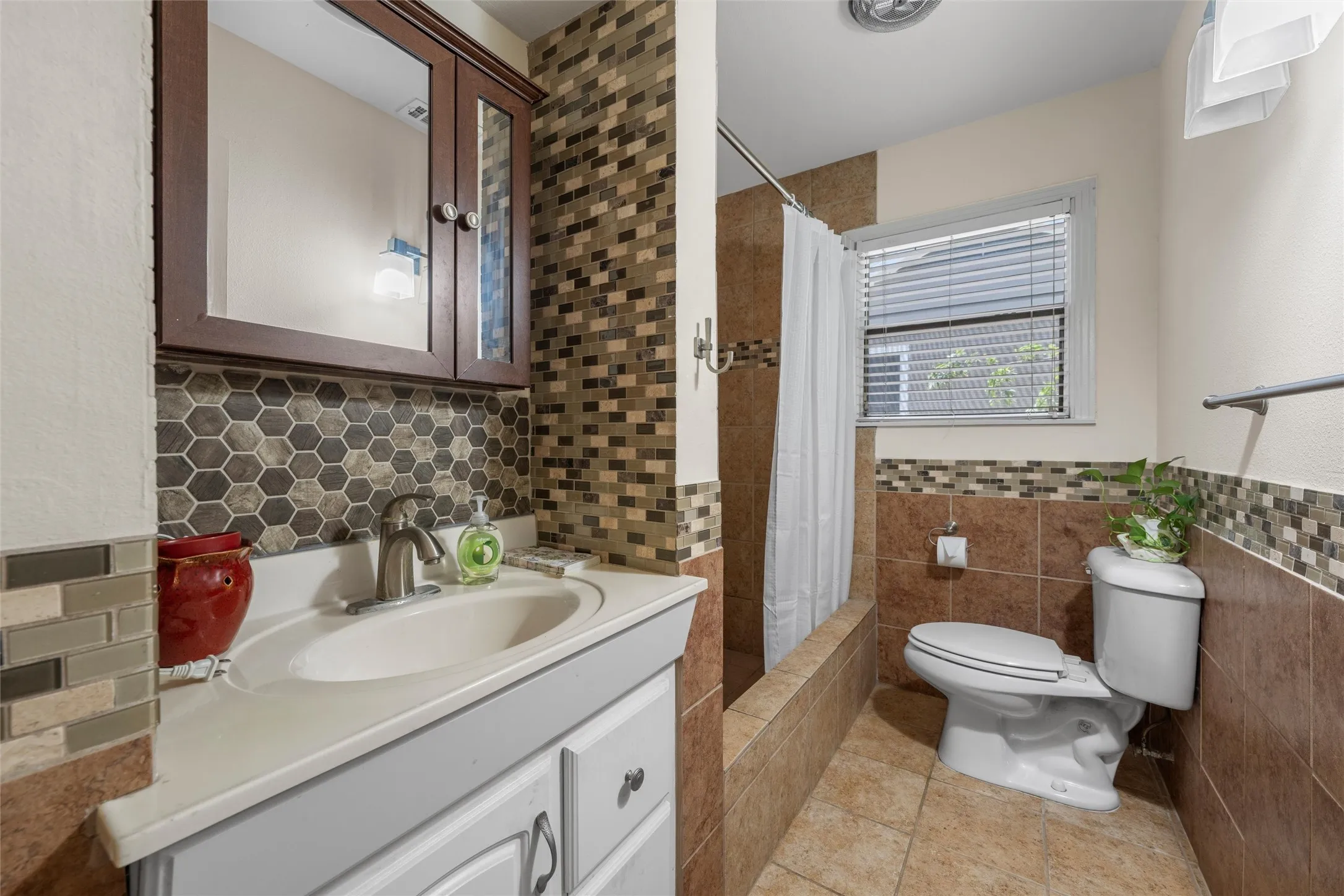 Single Family Residence For Sale in Mc Lennan County , 4513 Athens Avenue, Waco, Texas 76710, 3 Bedrooms, 2 Bathrooms, Garage spaces, 1,545 Sqft, built in 1951, Price $232,000, mls#21338568, Real Estate Agent in Waco, Homes For Sale in Mc Lennan county, Homes For Sale in Waco, Realtor in Waco Texas, Real Estate Brokerage Independent Realty Texas, Luminita Cordes Realtor