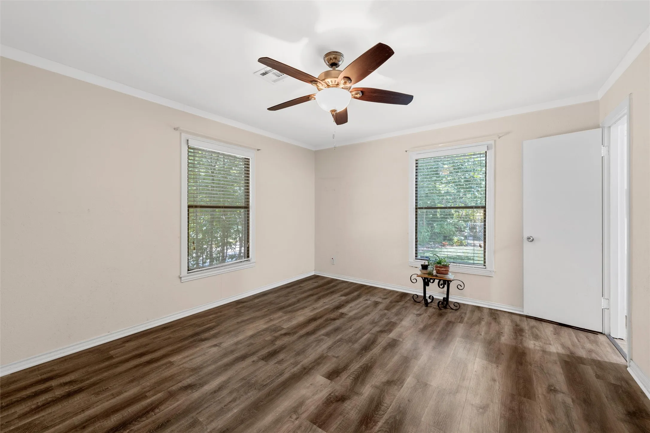 Single Family Residence For Sale in Mc Lennan County , 4513 Athens Avenue, Waco, Texas 76710, 3 Bedrooms, 2 Bathrooms, Garage spaces, 1,545 Sqft, built in 1951, Price $232,000, mls#21338568, Real Estate Agent in Waco, Homes For Sale in Mc Lennan county, Homes For Sale in Waco, Realtor in Waco Texas, Real Estate Brokerage Independent Realty Texas, Luminita Cordes Realtor