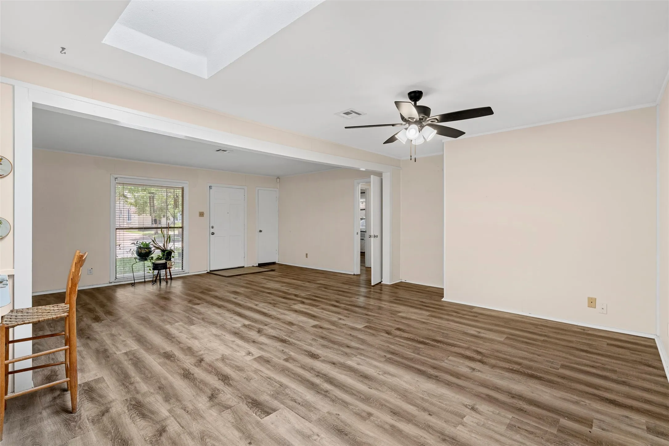 Single Family Residence For Sale in Mc Lennan County , 4513 Athens Avenue, Waco, Texas 76710, 3 Bedrooms, 2 Bathrooms, Garage spaces, 1,545 Sqft, built in 1951, Price $232,000, mls#21338568, Real Estate Agent in Waco, Homes For Sale in Mc Lennan county, Homes For Sale in Waco, Realtor in Waco Texas, Real Estate Brokerage Independent Realty Texas, Luminita Cordes Realtor