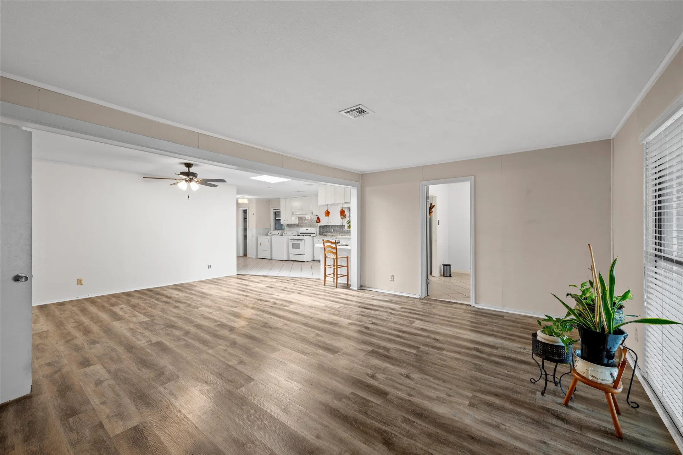 Single Family Residence For Sale in Mc Lennan County , 4513 Athens Avenue, Waco, Texas 76710, 3 Bedrooms, 2 Bathrooms, Garage spaces, 1,545 Sqft, built in 1951, Price $232,000, mls#21338568, Real Estate Agent in Waco, Homes For Sale in Mc Lennan county, Homes For Sale in Waco, Realtor in Waco Texas, Real Estate Brokerage Independent Realty Texas, Luminita Cordes Realtor