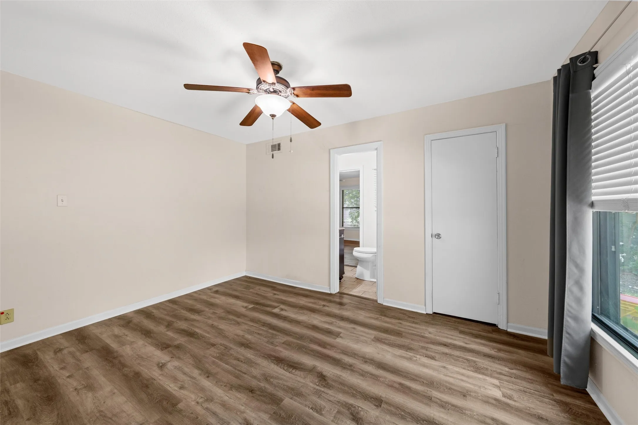 Single Family Residence For Sale in Mc Lennan County , 4513 Athens Avenue, Waco, Texas 76710, 3 Bedrooms, 2 Bathrooms, Garage spaces, 1,545 Sqft, built in 1951, Price $232,000, mls#21338568, Real Estate Agent in Waco, Homes For Sale in Mc Lennan county, Homes For Sale in Waco, Realtor in Waco Texas, Real Estate Brokerage Independent Realty Texas, Luminita Cordes Realtor
