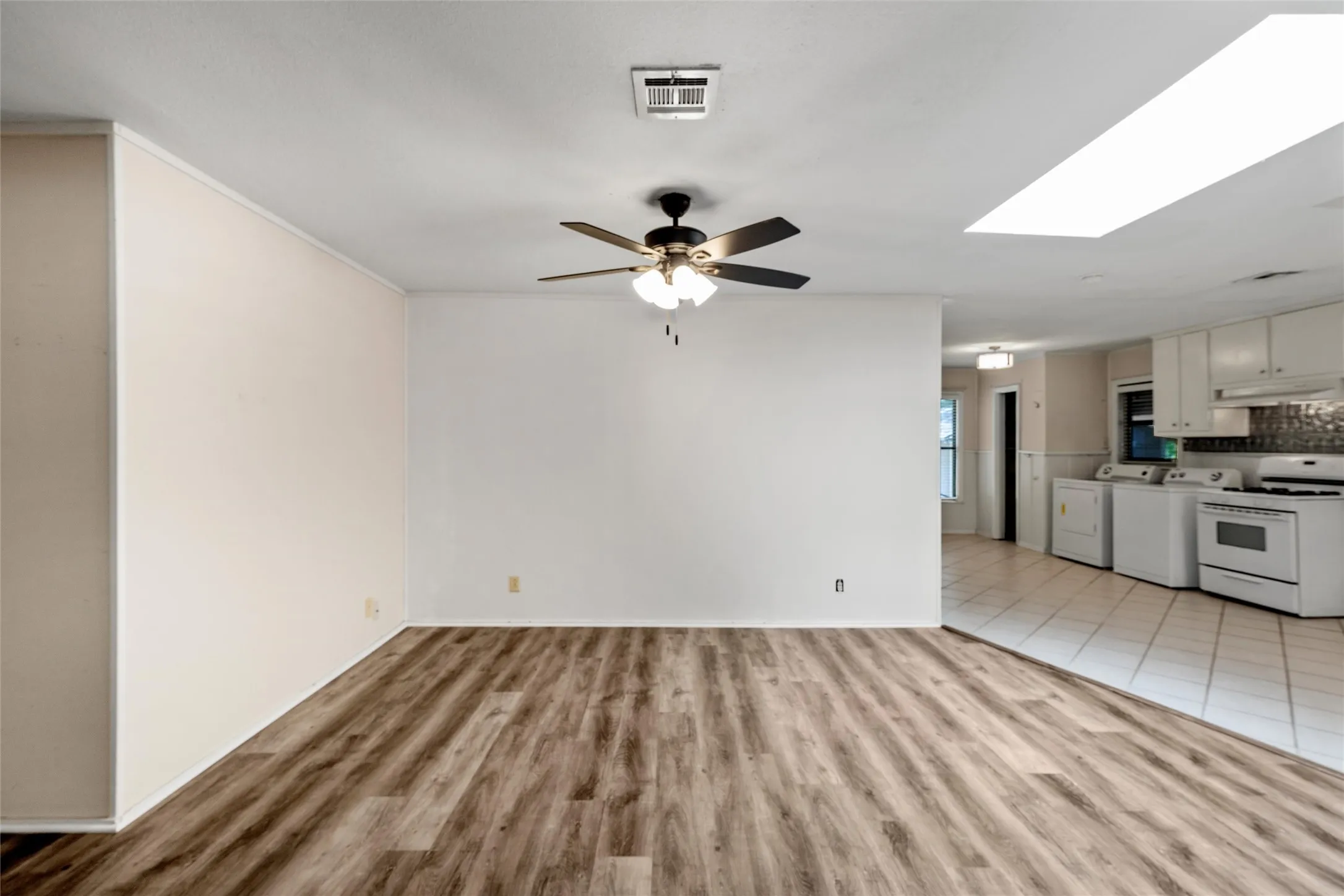 Single Family Residence For Sale in Mc Lennan County , 4513 Athens Avenue, Waco, Texas 76710, 3 Bedrooms, 2 Bathrooms, Garage spaces, 1,545 Sqft, built in 1951, Price $232,000, mls#21338568, Real Estate Agent in Waco, Homes For Sale in Mc Lennan county, Homes For Sale in Waco, Realtor in Waco Texas, Real Estate Brokerage Independent Realty Texas, Luminita Cordes Realtor