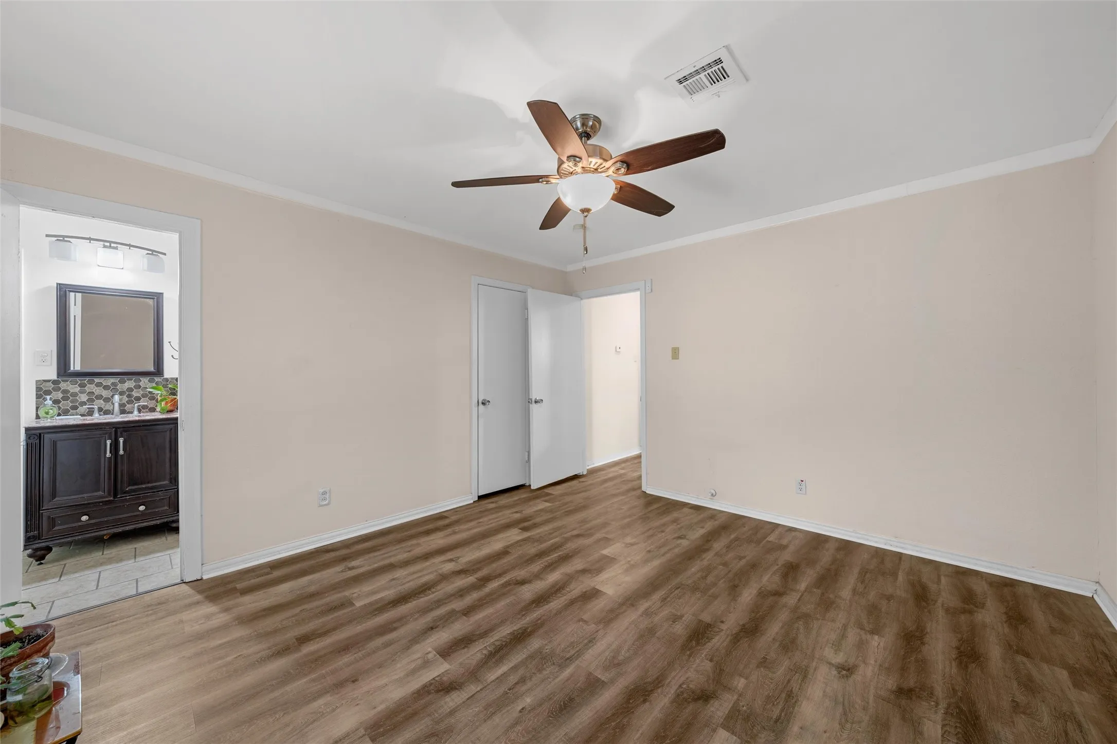 Single Family Residence For Sale in Mc Lennan County , 4513 Athens Avenue, Waco, Texas 76710, 3 Bedrooms, 2 Bathrooms, Garage spaces, 1,545 Sqft, built in 1951, Price $232,000, mls#21338568, Real Estate Agent in Waco, Homes For Sale in Mc Lennan county, Homes For Sale in Waco, Realtor in Waco Texas, Real Estate Brokerage Independent Realty Texas, Luminita Cordes Realtor