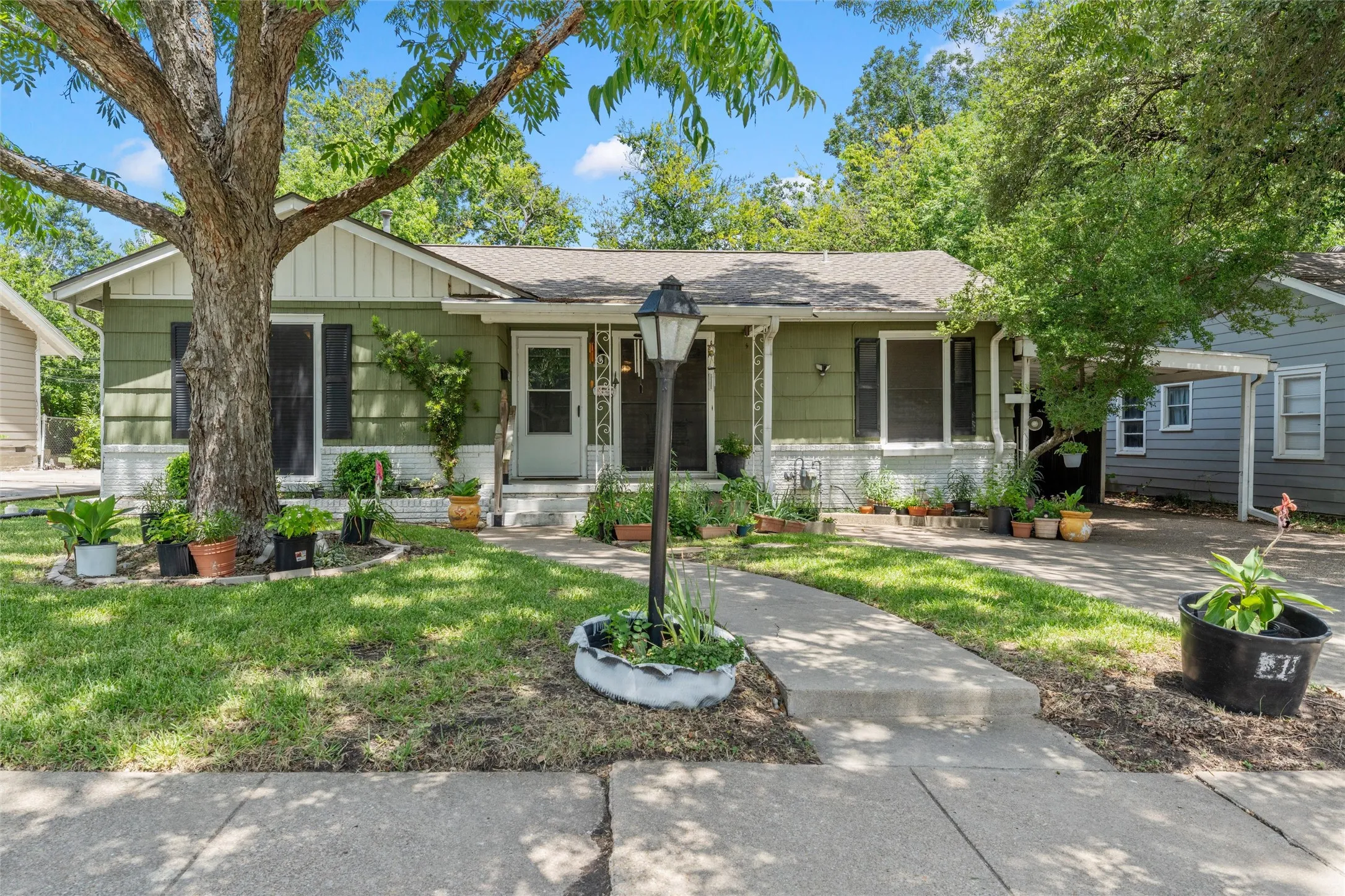 Single Family Residence For Sale in Mc Lennan County , 4513 Athens Avenue, Waco, Texas 76710, 3 Bedrooms, 2 Bathrooms, Garage spaces, 1,545 Sqft, built in 1951, Price $232,000, mls#21338568, Real Estate Agent in Waco, Homes For Sale in Mc Lennan county, Homes For Sale in Waco, Realtor in Waco Texas, Real Estate Brokerage Independent Realty Texas, Luminita Cordes Realtor