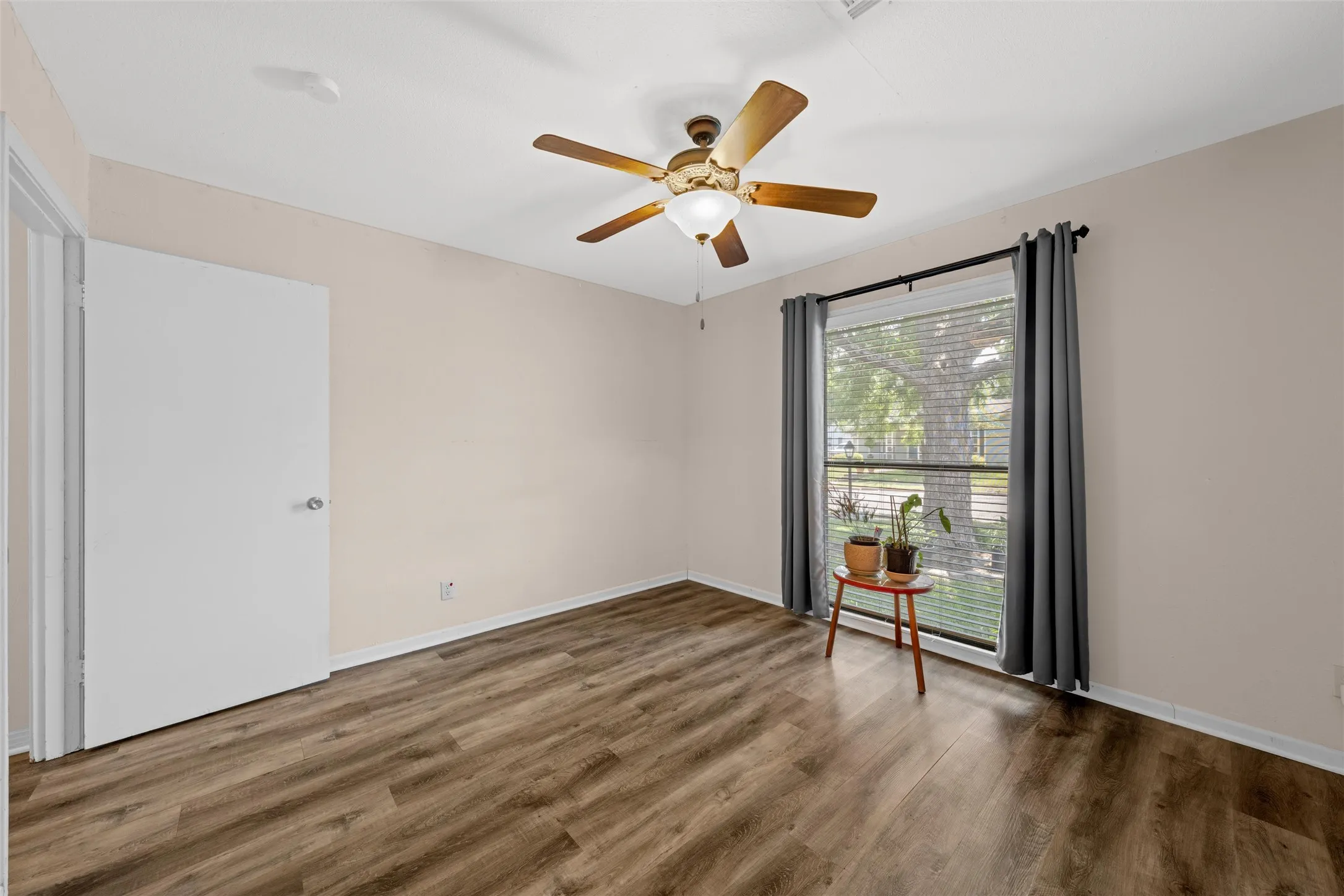 Single Family Residence For Sale in Mc Lennan County , 4513 Athens Avenue, Waco, Texas 76710, 3 Bedrooms, 2 Bathrooms, Garage spaces, 1,545 Sqft, built in 1951, Price $232,000, mls#21338568, Real Estate Agent in Waco, Homes For Sale in Mc Lennan county, Homes For Sale in Waco, Realtor in Waco Texas, Real Estate Brokerage Independent Realty Texas, Luminita Cordes Realtor