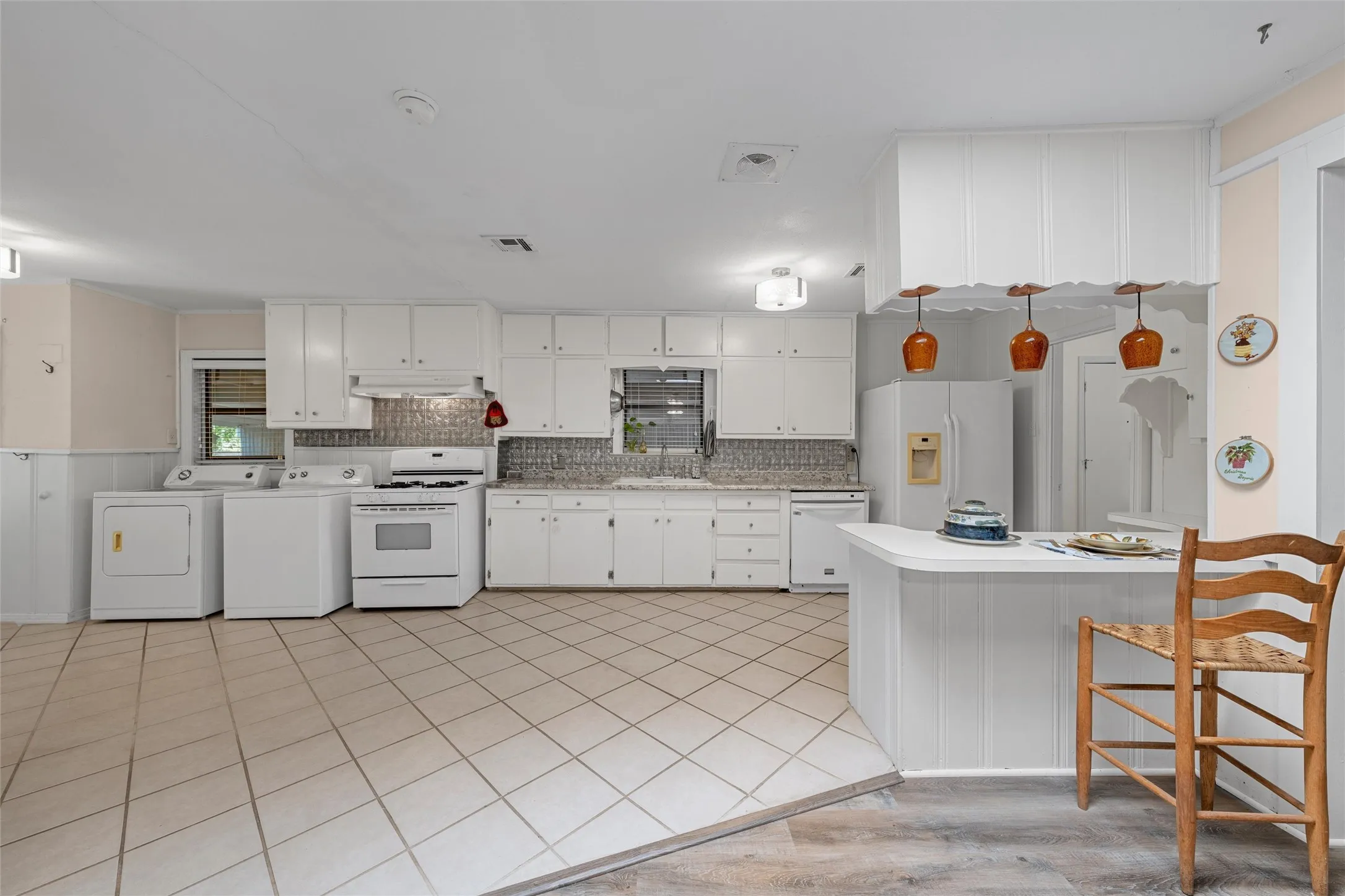 Single Family Residence For Sale in Mc Lennan County , 4513 Athens Avenue, Waco, Texas 76710, 3 Bedrooms, 2 Bathrooms, Garage spaces, 1,545 Sqft, built in 1951, Price $232,000, mls#21338568, Real Estate Agent in Waco, Homes For Sale in Mc Lennan county, Homes For Sale in Waco, Realtor in Waco Texas, Real Estate Brokerage Independent Realty Texas, Luminita Cordes Realtor