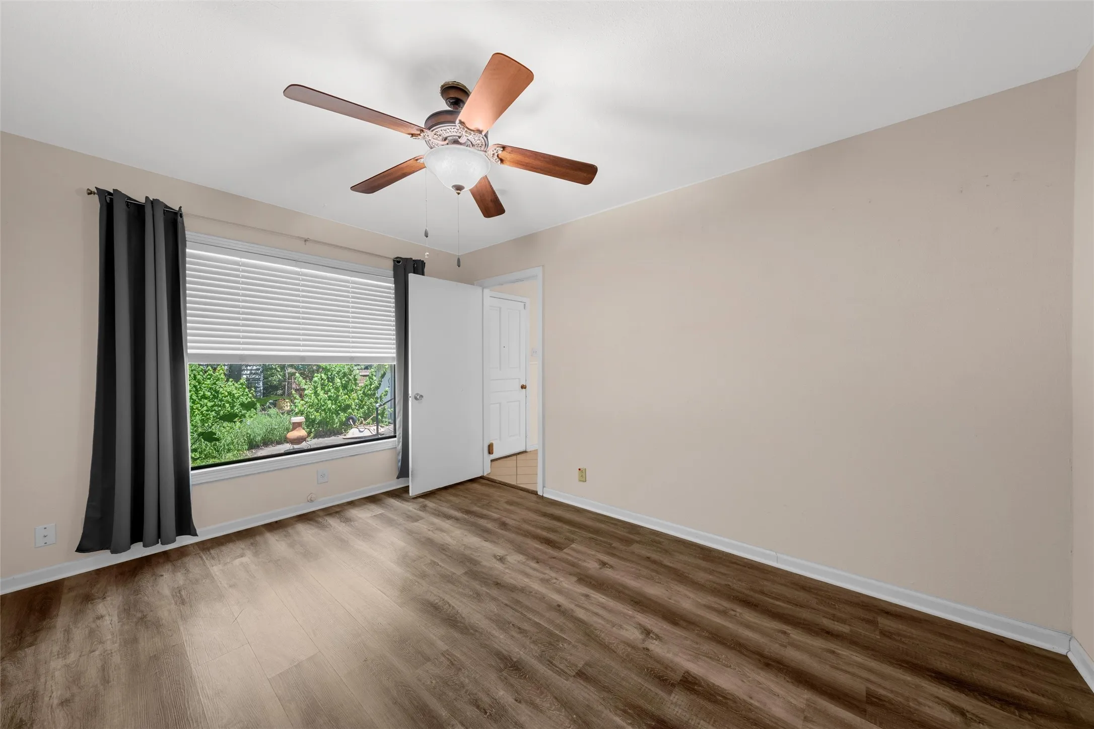 Single Family Residence For Sale in Mc Lennan County , 4513 Athens Avenue, Waco, Texas 76710, 3 Bedrooms, 2 Bathrooms, Garage spaces, 1,545 Sqft, built in 1951, Price $232,000, mls#21338568, Real Estate Agent in Waco, Homes For Sale in Mc Lennan county, Homes For Sale in Waco, Realtor in Waco Texas, Real Estate Brokerage Independent Realty Texas, Luminita Cordes Realtor
