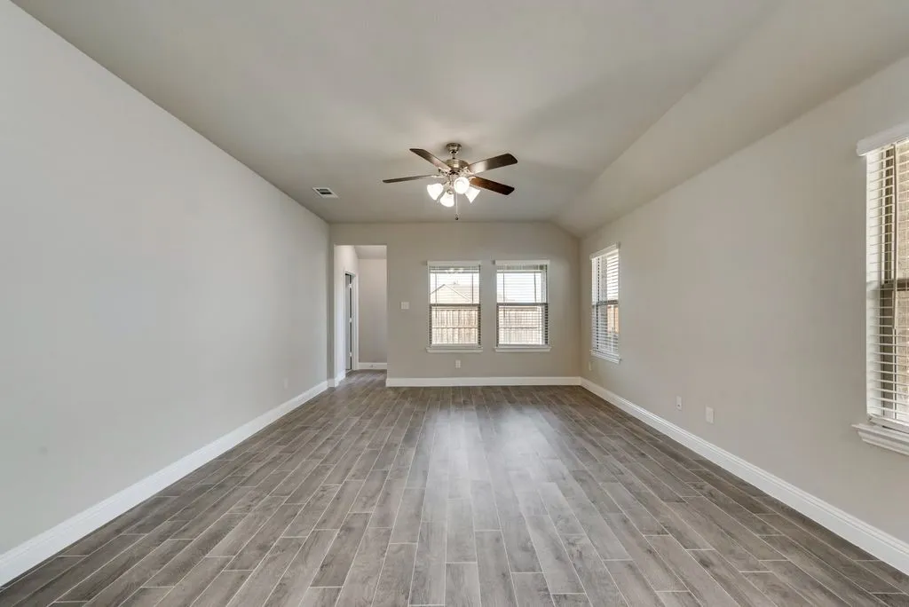 Single Family Residence For Rent in Kaufman County , 1080 Norias Drive, Forney, Texas 75126, 3 Bedroom, 2 Bathroom, 2 Garage spaces, 1,704 Sqft, built in 2021, mls#21342204, Real Estate Agent in Forney, Homes For Rent in Kaufman county, Homes For Rent in Forney, Realtor in Forney Texas, Real Estate Brokerage Independent Realty Texas, Luminita Cordes Realtor