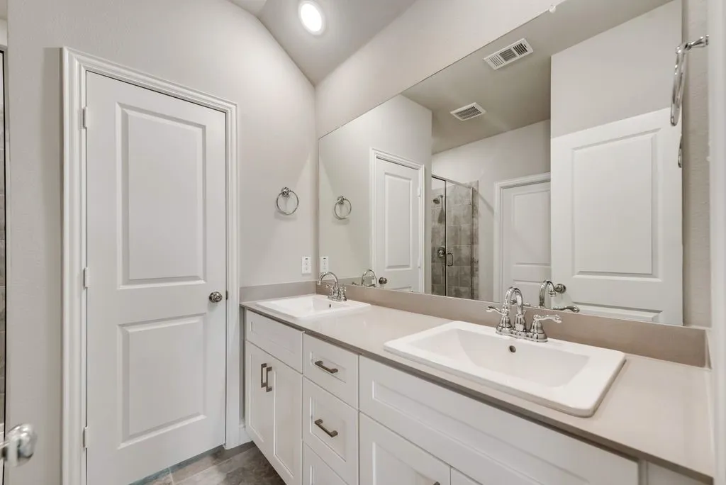 Single Family Residence For Rent in Kaufman County , 1080 Norias Drive, Forney, Texas 75126, 3 Bedroom, 2 Bathroom, 2 Garage spaces, 1,704 Sqft, built in 2021, mls#21342204, Real Estate Agent in Forney, Homes For Rent in Kaufman county, Homes For Rent in Forney, Realtor in Forney Texas, Real Estate Brokerage Independent Realty Texas, Luminita Cordes Realtor