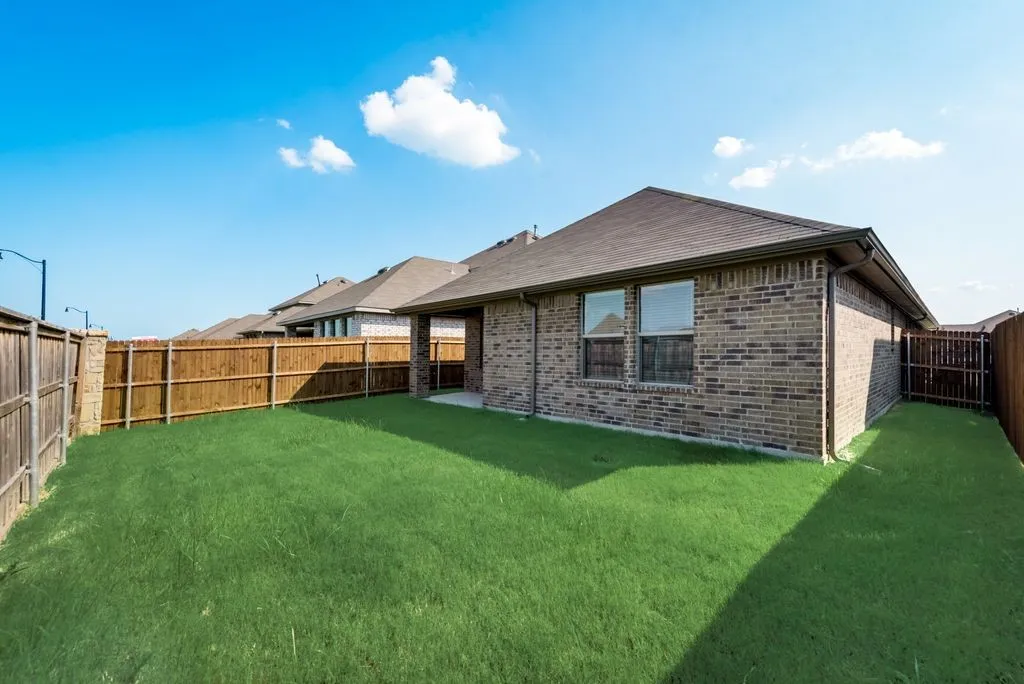Single Family Residence For Rent in Kaufman County , 1080 Norias Drive, Forney, Texas 75126, 3 Bedroom, 2 Bathroom, 2 Garage spaces, 1,704 Sqft, built in 2021, mls#21342204, Real Estate Agent in Forney, Homes For Rent in Kaufman county, Homes For Rent in Forney, Realtor in Forney Texas, Real Estate Brokerage Independent Realty Texas, Luminita Cordes Realtor