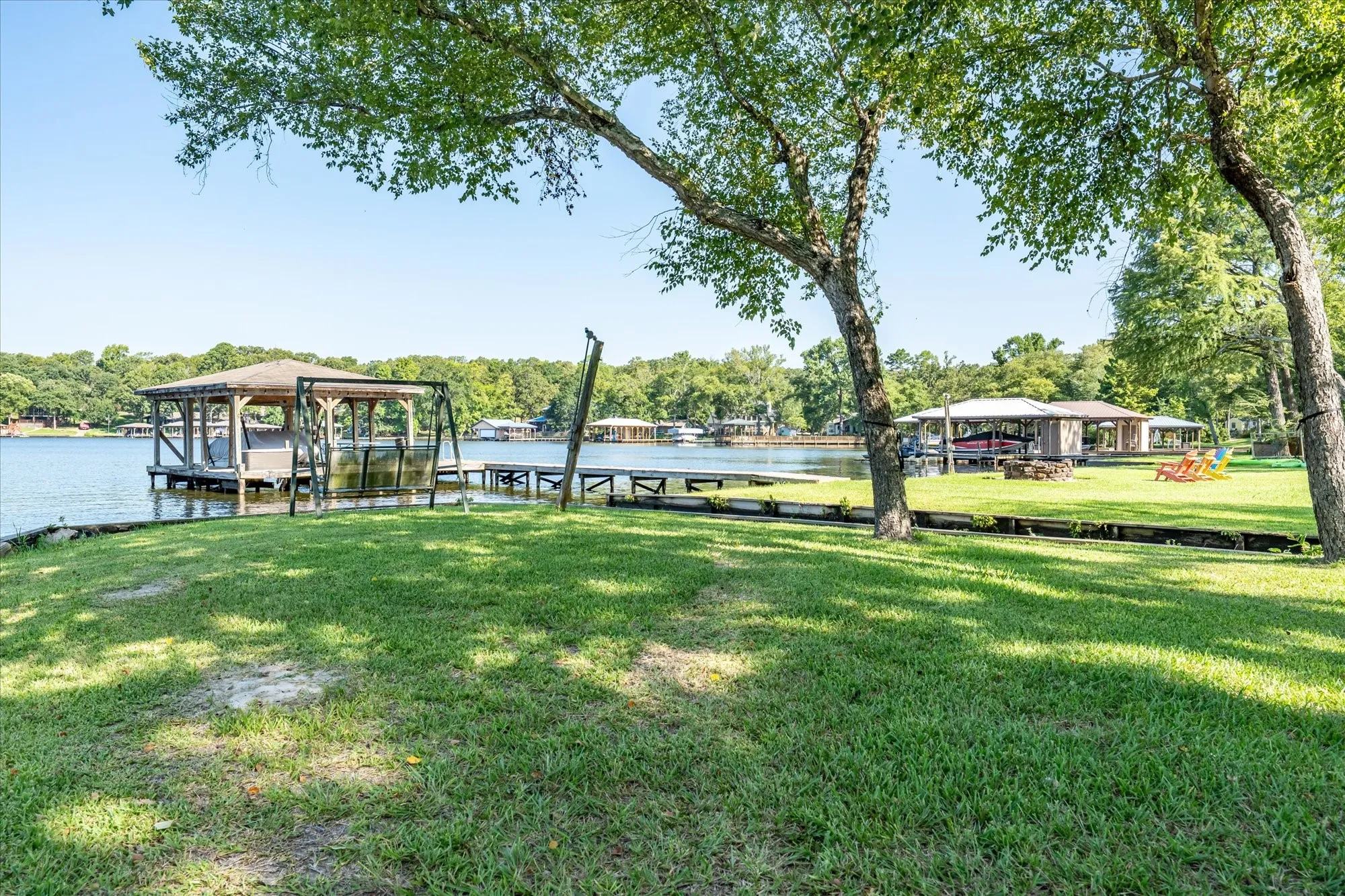Single Family Residence For Sale in Van Zandt County , 727 Callender Lake Drive D, Murchison, Texas 75778, 3 Bedroom, 2 Bathroom, 2 Garage spaces, 1,427 Sqft, built in 1973, mls#21342379, Real Estate Agent in Murchison, Homes For Sale in Van Zandt county, Homes For Sale in Murchison, Realtor in Murchison Texas, Real Estate Brokerage Independent Realty Texas, Luminita Cordes Realtor
