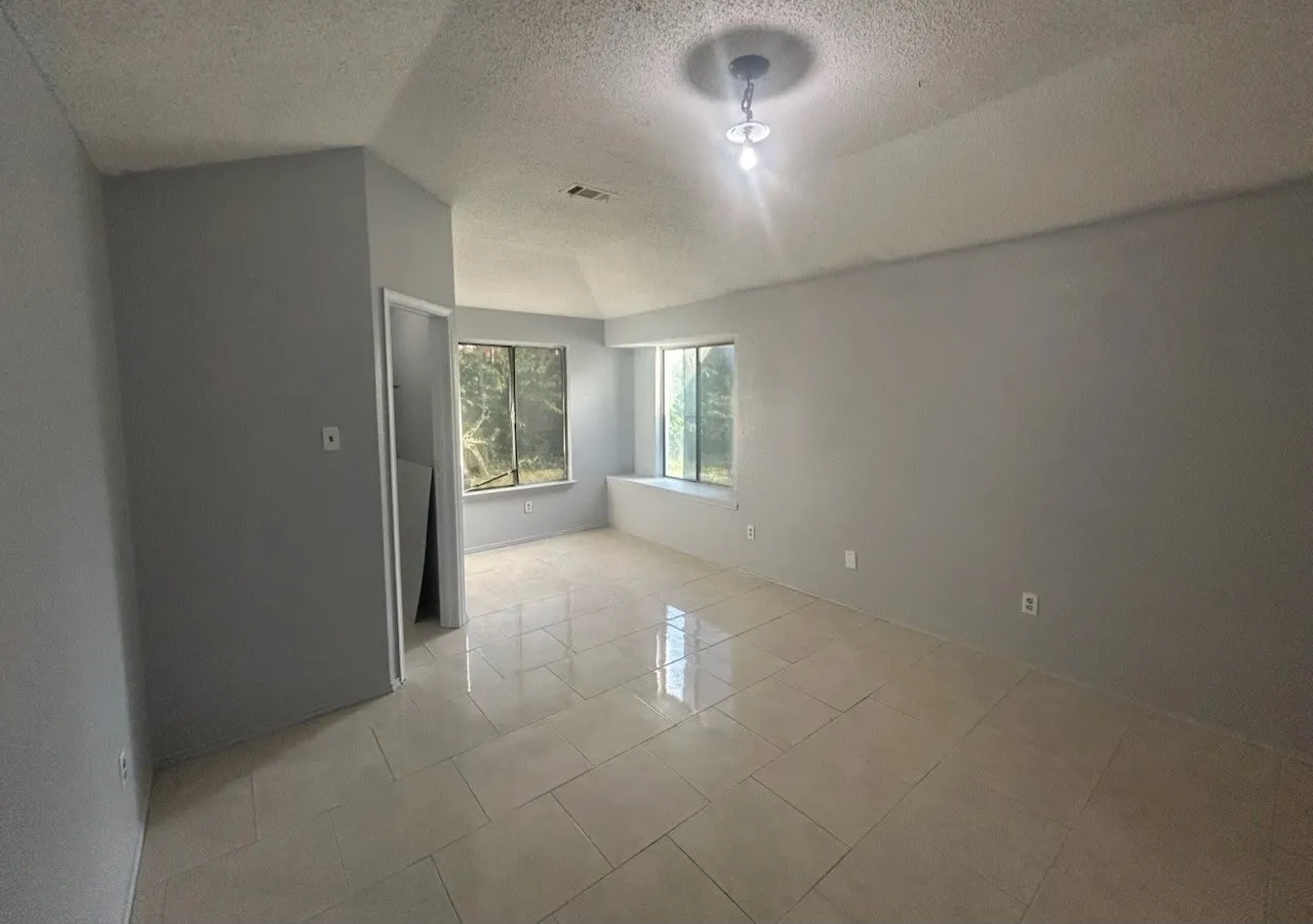 Single Family Residence For Sale in Tarrant County , 330 Valley Spring Drive, Arlington, Texas 76018, 3 Bedroom, 2 Bathroom, 2 Garage spaces, 1,367 Sqft, built in 1985, mls#21341940, Real Estate Agent in Arlington, Homes For Sale in Tarrant county, Homes For Sale in Arlington, Realtor in Arlington Texas, Real Estate Brokerage Independent Realty Texas, Luminita Cordes Realtor