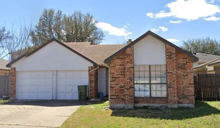 Single Family Residence For Sale in Tarrant County , 330 Valley Spring Drive, Arlington, Texas 76018, 3 Bedroom, 2 Bathroom, 2 Garage spaces, 1,367 Sqft, built in 1985, mls#21341940, Real Estate Agent in Arlington, Homes For Sale in Tarrant county, Homes For Sale in Arlington, Realtor in Arlington Texas, Real Estate Brokerage Independent Realty Texas, Luminita Cordes Realtor
