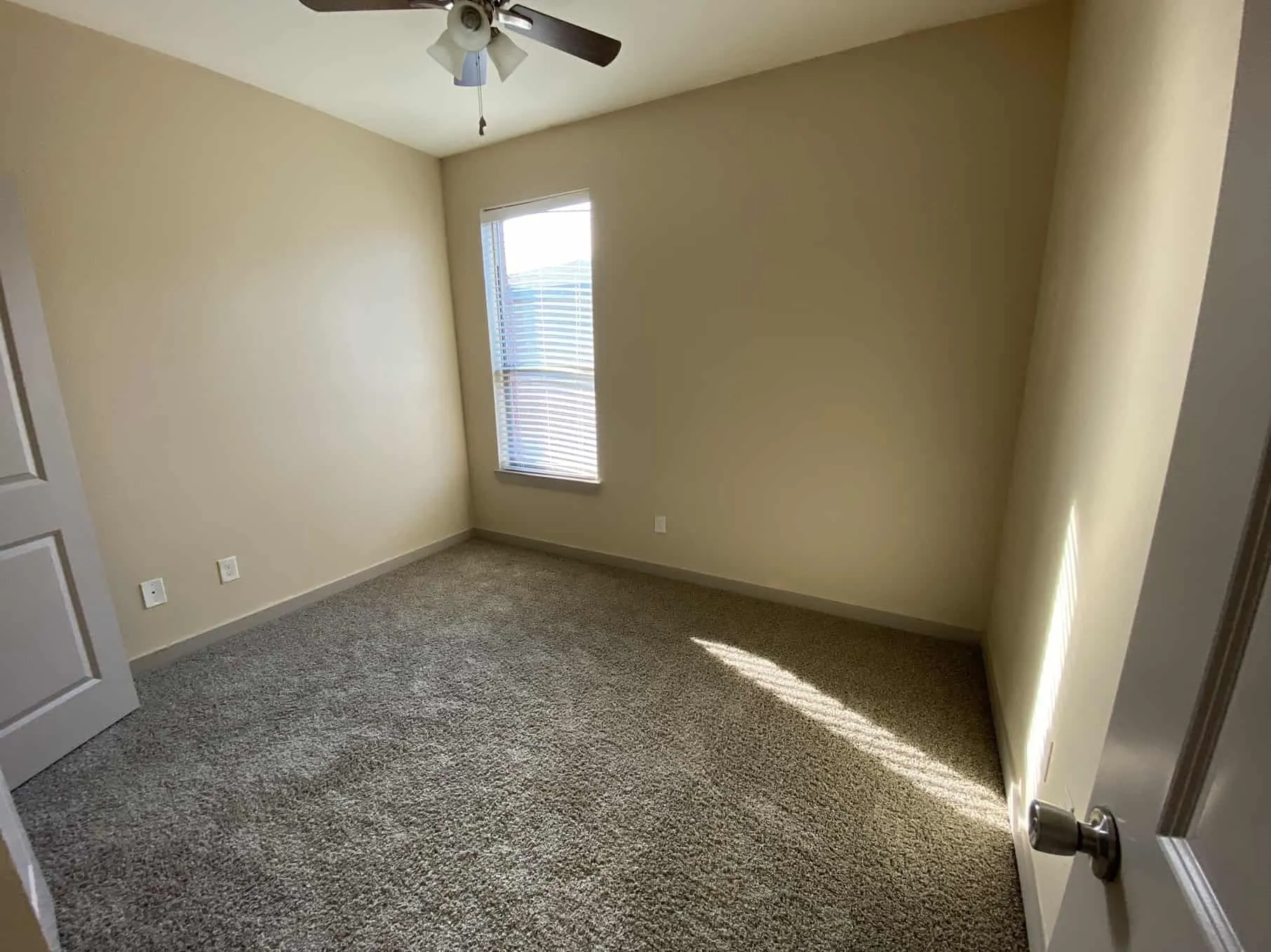 Townhouse For Rent in Tarrant County , 3621 Valley Vista Drive 505, Fort Worth, Texas 76053, 2 Bedroom, 3 Bathroom, Garage spaces, 1,350 Sqft, built in 2013, mls#21341757, Real Estate Agent in Fort Worth, Homes For Rent in Tarrant county, Homes For Rent in Fort Worth, Realtor in Fort Worth Texas, Real Estate Brokerage Independent Realty Texas, Luminita Cordes Realtor