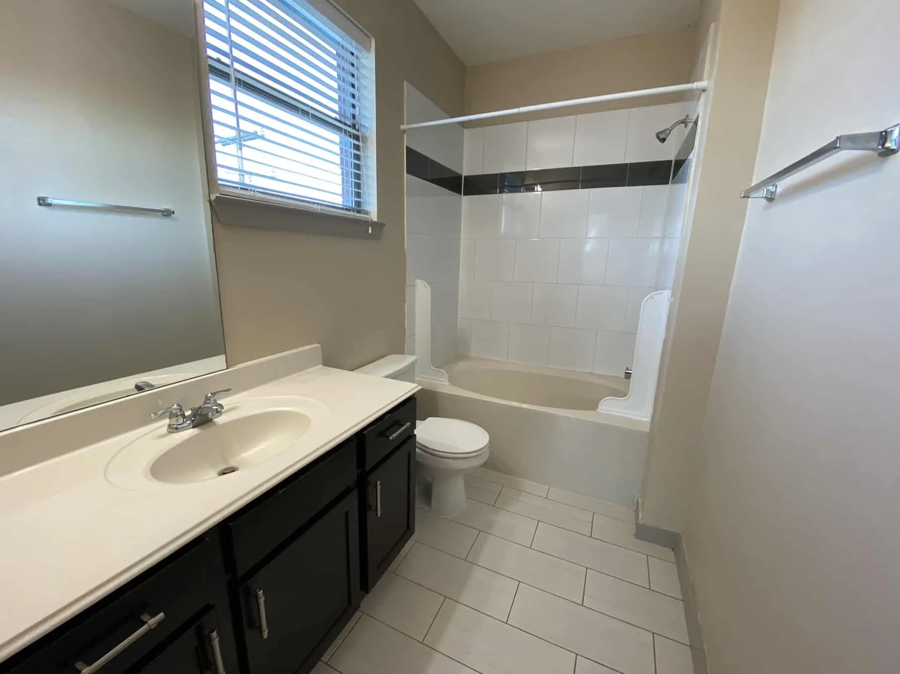 Townhouse For Rent in Tarrant County , 3621 Valley Vista Drive 505, Fort Worth, Texas 76053, 2 Bedroom, 3 Bathroom, Garage spaces, 1,350 Sqft, built in 2013, mls#21341757, Real Estate Agent in Fort Worth, Homes For Rent in Tarrant county, Homes For Rent in Fort Worth, Realtor in Fort Worth Texas, Real Estate Brokerage Independent Realty Texas, Luminita Cordes Realtor