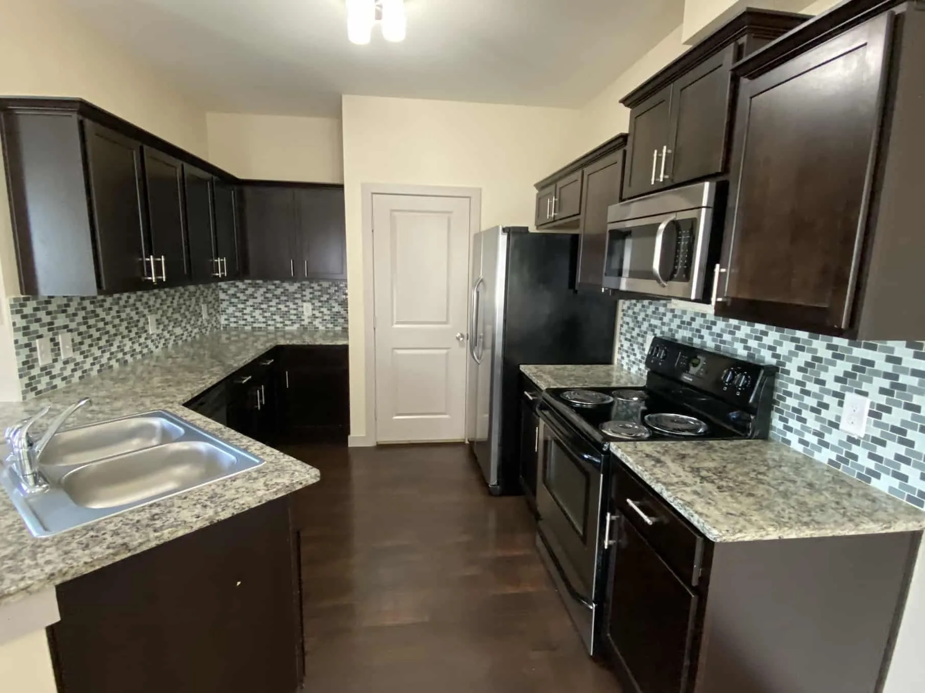 Townhouse For Rent in Tarrant County , 3621 Valley Vista Drive 505, Fort Worth, Texas 76053, 2 Bedroom, 3 Bathroom, Garage spaces, 1,350 Sqft, built in 2013, mls#21341757, Real Estate Agent in Fort Worth, Homes For Rent in Tarrant county, Homes For Rent in Fort Worth, Realtor in Fort Worth Texas, Real Estate Brokerage Independent Realty Texas, Luminita Cordes Realtor