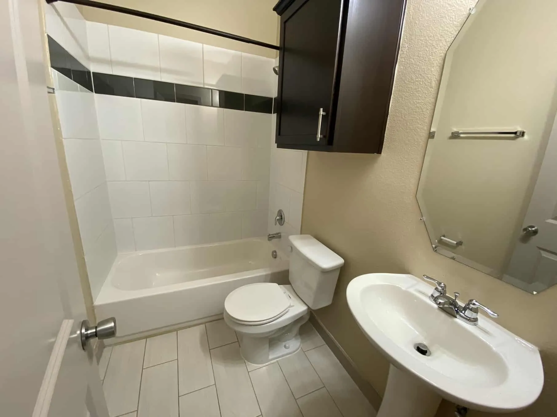 Townhouse For Rent in Tarrant County , 3621 Valley Vista Drive 505, Fort Worth, Texas 76053, 2 Bedroom, 3 Bathroom, Garage spaces, 1,350 Sqft, built in 2013, mls#21341757, Real Estate Agent in Fort Worth, Homes For Rent in Tarrant county, Homes For Rent in Fort Worth, Realtor in Fort Worth Texas, Real Estate Brokerage Independent Realty Texas, Luminita Cordes Realtor