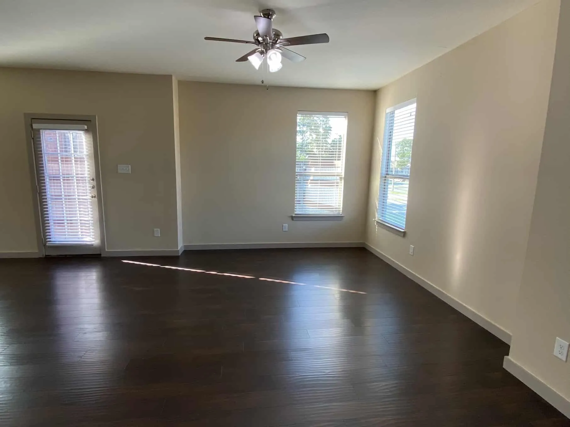 Townhouse For Rent in Tarrant County , 3621 Valley Vista Drive 505, Fort Worth, Texas 76053, 2 Bedroom, 3 Bathroom, Garage spaces, 1,350 Sqft, built in 2013, mls#21341757, Real Estate Agent in Fort Worth, Homes For Rent in Tarrant county, Homes For Rent in Fort Worth, Realtor in Fort Worth Texas, Real Estate Brokerage Independent Realty Texas, Luminita Cordes Realtor
