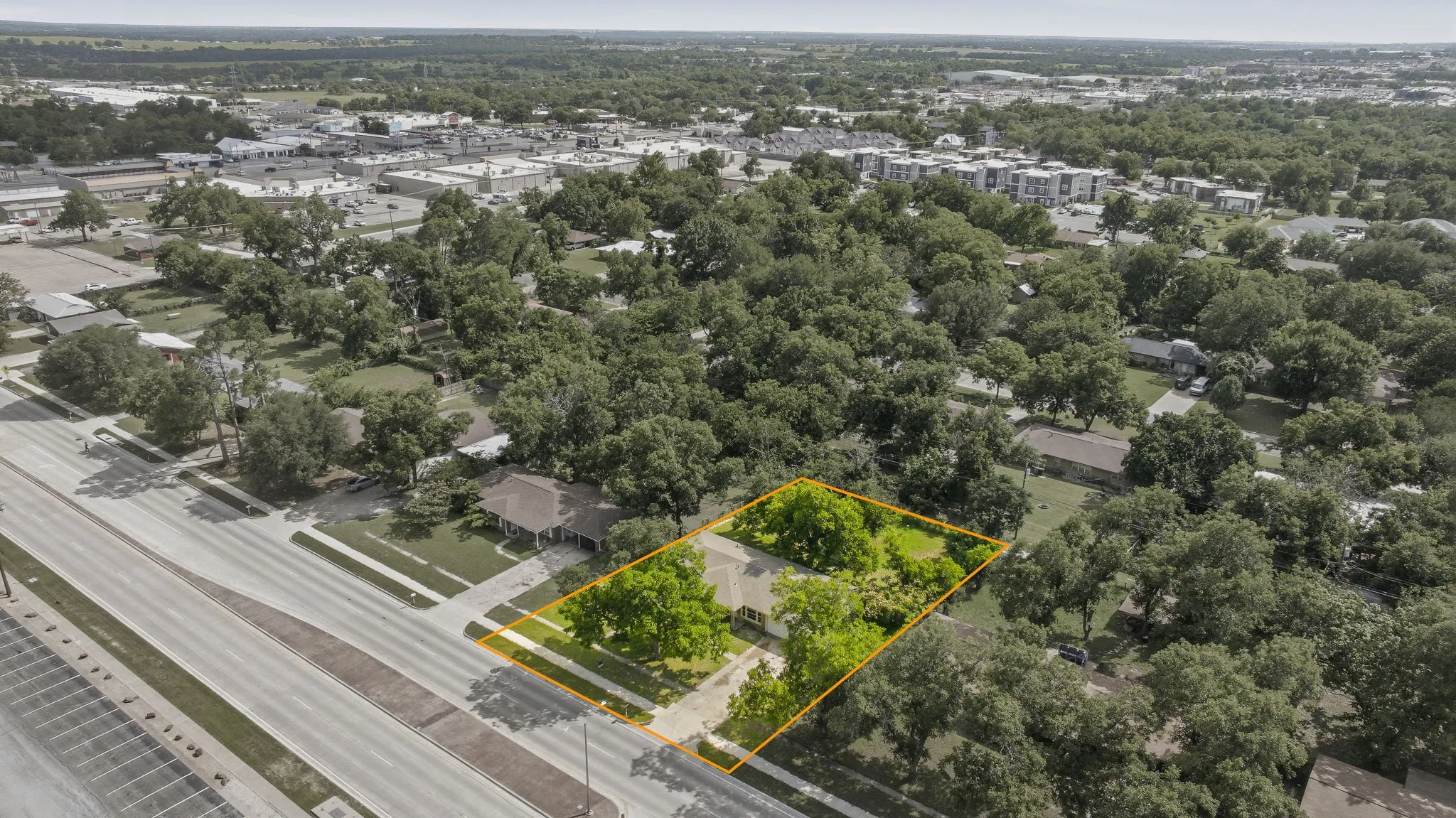 Single Family Residence For Sale in Erath County , 594 N Harbin Drive, Stephenville, Texas 76401, 3 Bedrooms, 2 Bathrooms, 2 Garage spaces, 1,822 Sqft, built in 1955, Price $365,000, mls#21342370, Real Estate Agent in Stephenville, Homes For Sale in Erath county, Homes For Sale in Stephenville, Realtor in Stephenville Texas, Real Estate Brokerage Independent Realty Texas, Luminita Cordes Realtor