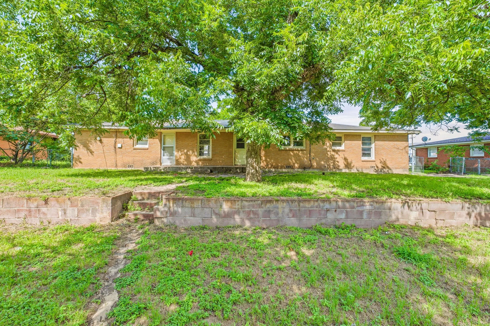Single Family Residence For Sale in Erath County , 594 N Harbin Drive, Stephenville, Texas 76401, 3 Bedrooms, 2 Bathrooms, 2 Garage spaces, 1,822 Sqft, built in 1955, Price $365,000, mls#21342370, Real Estate Agent in Stephenville, Homes For Sale in Erath county, Homes For Sale in Stephenville, Realtor in Stephenville Texas, Real Estate Brokerage Independent Realty Texas, Luminita Cordes Realtor