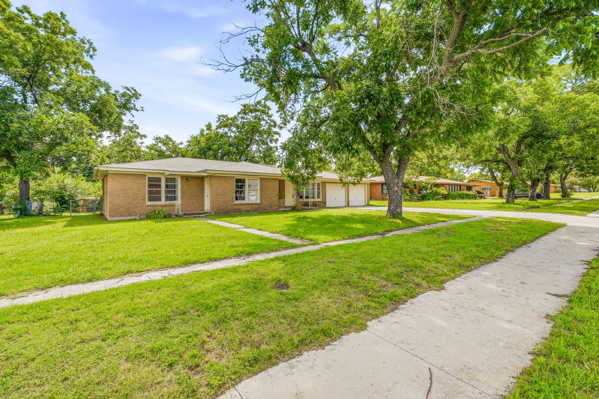 Single Family Residence For Sale in Erath County , 594 N Harbin Drive, Stephenville, Texas 76401, 3 Bedrooms, 2 Bathrooms, 2 Garage spaces, 1,822 Sqft, built in 1955, Price $365,000, mls#21342370, Real Estate Agent in Stephenville, Homes For Sale in Erath county, Homes For Sale in Stephenville, Realtor in Stephenville Texas, Real Estate Brokerage Independent Realty Texas, Luminita Cordes Realtor