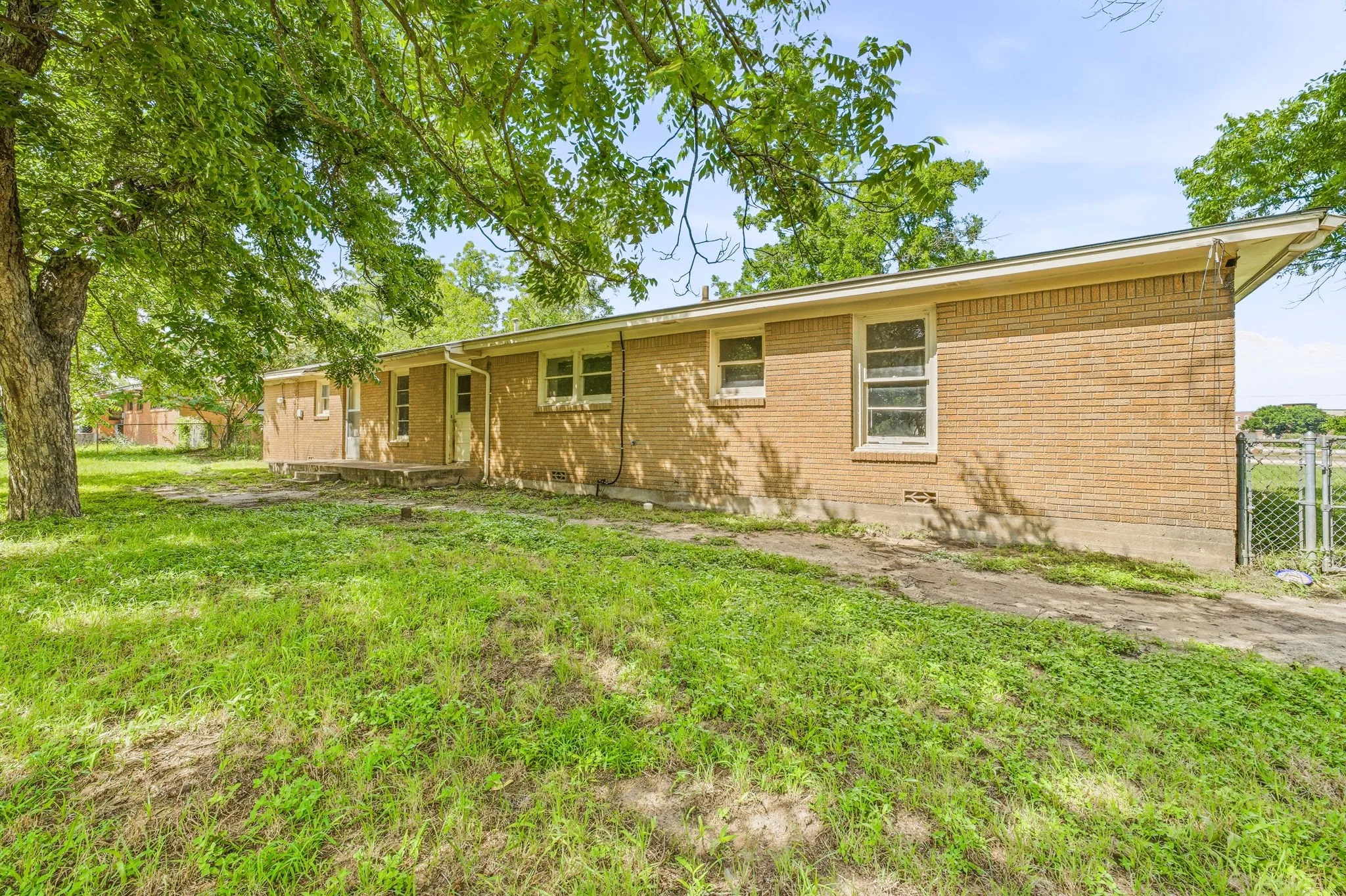 Single Family Residence For Sale in Erath County , 594 N Harbin Drive, Stephenville, Texas 76401, 3 Bedrooms, 2 Bathrooms, 2 Garage spaces, 1,822 Sqft, built in 1955, Price $365,000, mls#21342370, Real Estate Agent in Stephenville, Homes For Sale in Erath county, Homes For Sale in Stephenville, Realtor in Stephenville Texas, Real Estate Brokerage Independent Realty Texas, Luminita Cordes Realtor