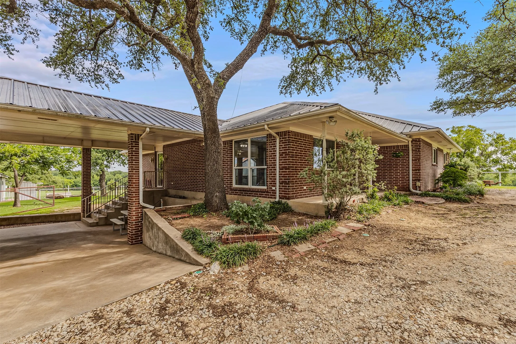 Ample parking and covered carport of 339 Colwell Rd in Forestburg, TX