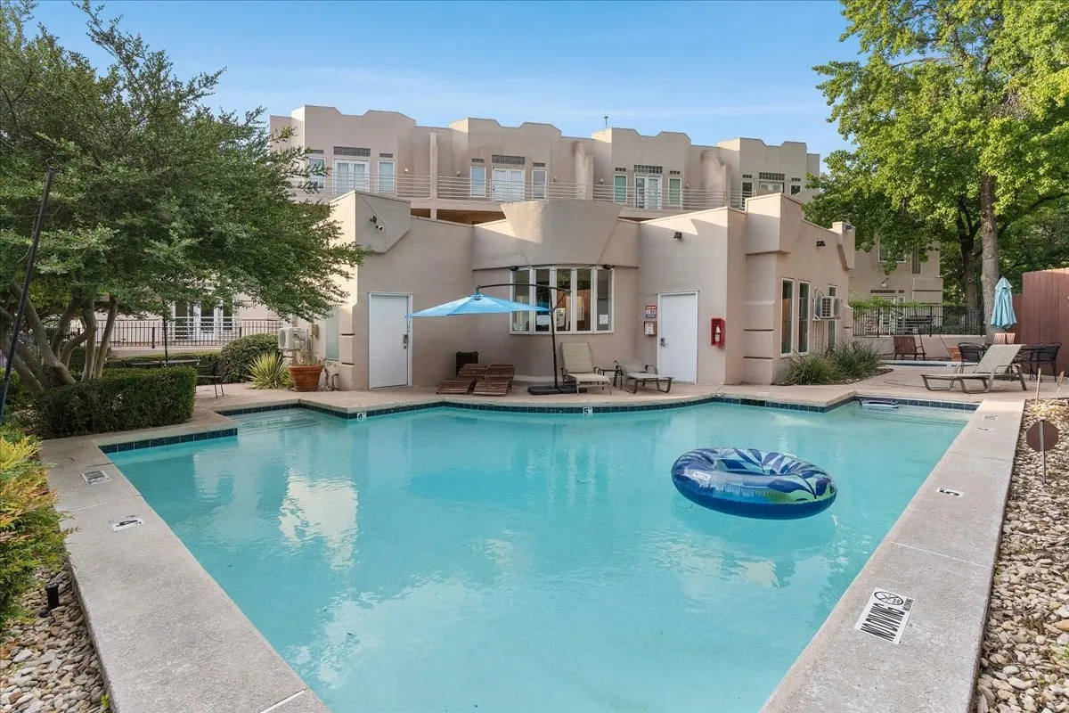 Condominium For Sale in Dallas County , 4040 Avondale Avenue 405, Dallas, Texas 75219, 2 Bedroom, 3 Bathroom, 2 Garage spaces, 1,360 Sqft, built in 1985, mls#21342454, Real Estate Agent in Dallas, Homes For Sale in Dallas county, Homes For Sale in Dallas, Realtor in Dallas Texas, Real Estate Brokerage Independent Realty Texas, Luminita Cordes Realtor