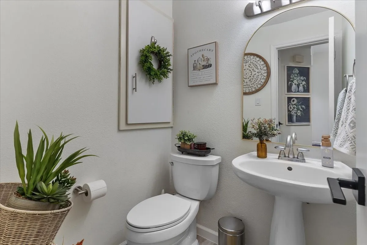 Condominium For Sale in Dallas County , 4040 Avondale Avenue 405, Dallas, Texas 75219, 2 Bedroom, 3 Bathroom, 2 Garage spaces, 1,360 Sqft, built in 1985, mls#21342454, Real Estate Agent in Dallas, Homes For Sale in Dallas county, Homes For Sale in Dallas, Realtor in Dallas Texas, Real Estate Brokerage Independent Realty Texas, Luminita Cordes Realtor