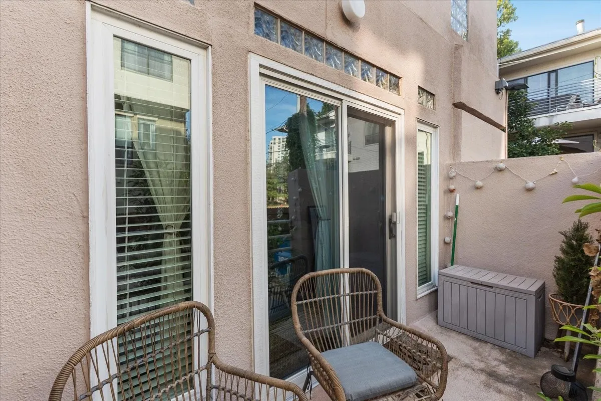 Condominium For Sale in Dallas County , 4040 Avondale Avenue 405, Dallas, Texas 75219, 2 Bedroom, 3 Bathroom, 2 Garage spaces, 1,360 Sqft, built in 1985, mls#21342454, Real Estate Agent in Dallas, Homes For Sale in Dallas county, Homes For Sale in Dallas, Realtor in Dallas Texas, Real Estate Brokerage Independent Realty Texas, Luminita Cordes Realtor