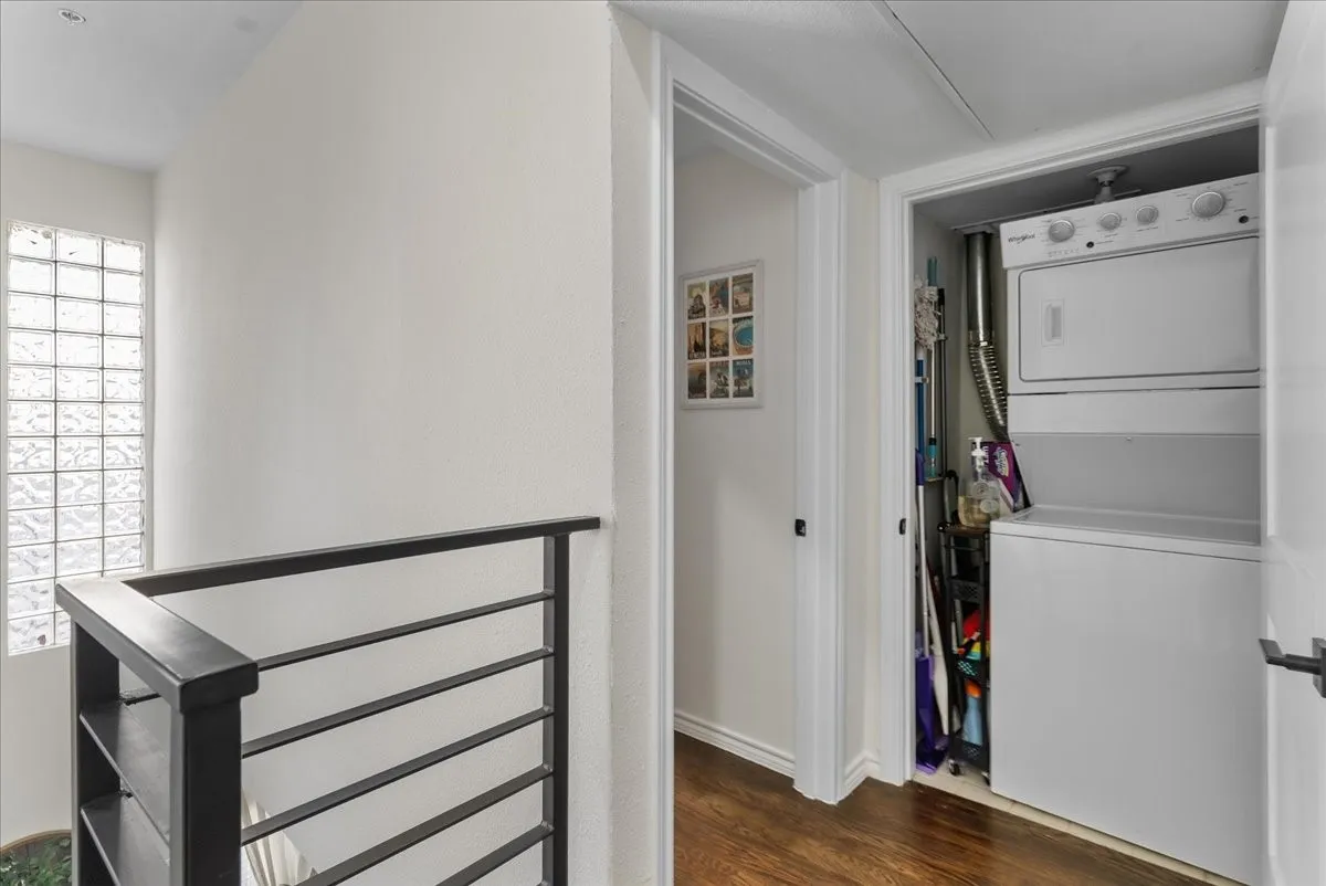 Condominium For Sale in Dallas County , 4040 Avondale Avenue 405, Dallas, Texas 75219, 2 Bedroom, 3 Bathroom, 2 Garage spaces, 1,360 Sqft, built in 1985, mls#21342454, Real Estate Agent in Dallas, Homes For Sale in Dallas county, Homes For Sale in Dallas, Realtor in Dallas Texas, Real Estate Brokerage Independent Realty Texas, Luminita Cordes Realtor