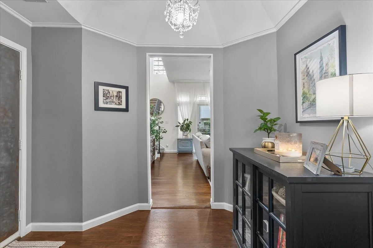 Condominium For Sale in Dallas County , 4040 Avondale Avenue 405, Dallas, Texas 75219, 2 Bedroom, 3 Bathroom, 2 Garage spaces, 1,360 Sqft, built in 1985, mls#21342454, Real Estate Agent in Dallas, Homes For Sale in Dallas county, Homes For Sale in Dallas, Realtor in Dallas Texas, Real Estate Brokerage Independent Realty Texas, Luminita Cordes Realtor