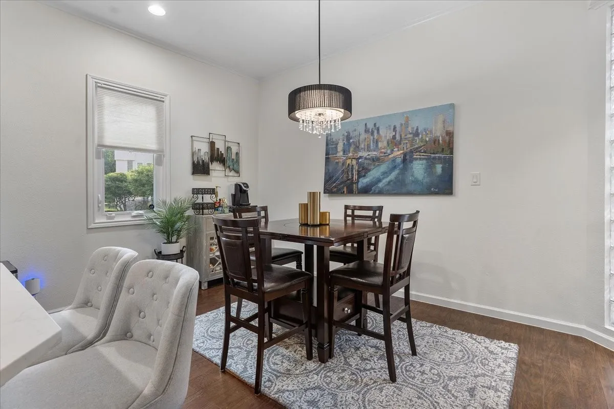 Condominium For Sale in Dallas County , 4040 Avondale Avenue 405, Dallas, Texas 75219, 2 Bedroom, 3 Bathroom, 2 Garage spaces, 1,360 Sqft, built in 1985, mls#21342454, Real Estate Agent in Dallas, Homes For Sale in Dallas county, Homes For Sale in Dallas, Realtor in Dallas Texas, Real Estate Brokerage Independent Realty Texas, Luminita Cordes Realtor