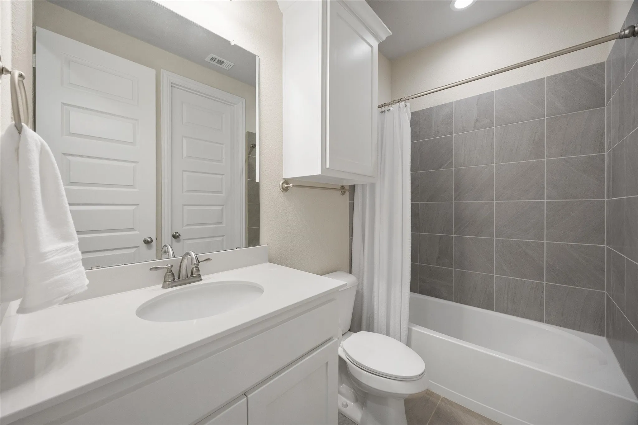 Auxiliary bedroom includes ensuite bath