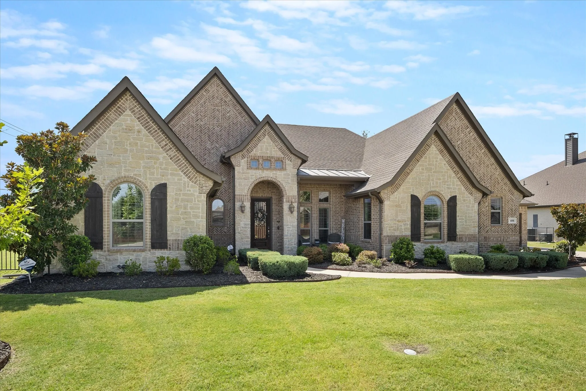 Picture perfect curb appeal welcomes your arrival!