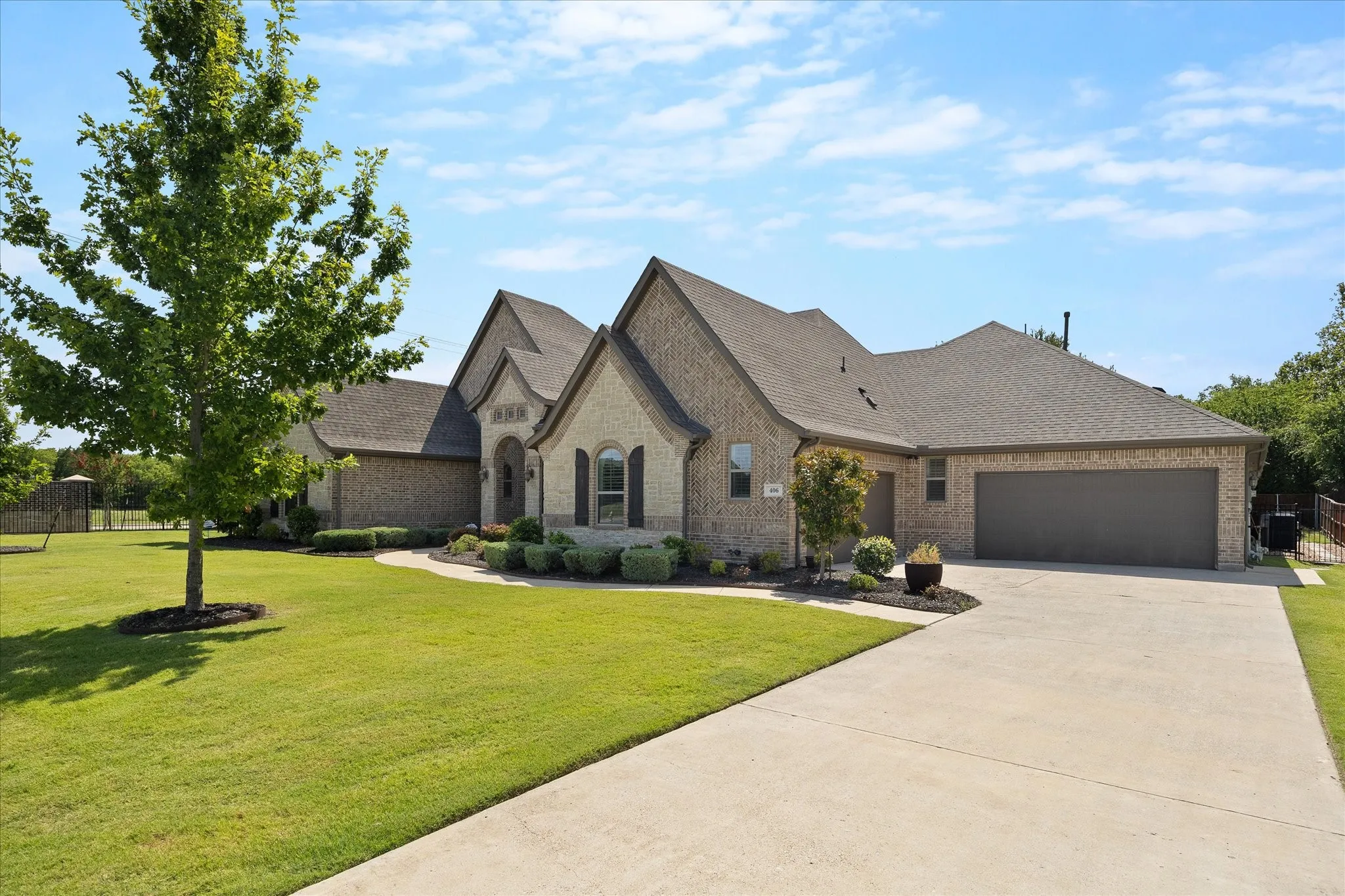 Single Family Residence For Sale in Rockwall County , 406 Prairie View Road, Rockwall, Texas 75087, 4 Bedroom, 4 Bathroom, 4 Garage spaces, 4,198 Sqft, built in 2018, mls#21330125, Real Estate Agent in Rockwall, Homes For Sale in Rockwall county, Homes For Sale in Rockwall, Realtor in Rockwall Texas, Real Estate Brokerage Independent Realty Texas, Luminita Cordes Realtor