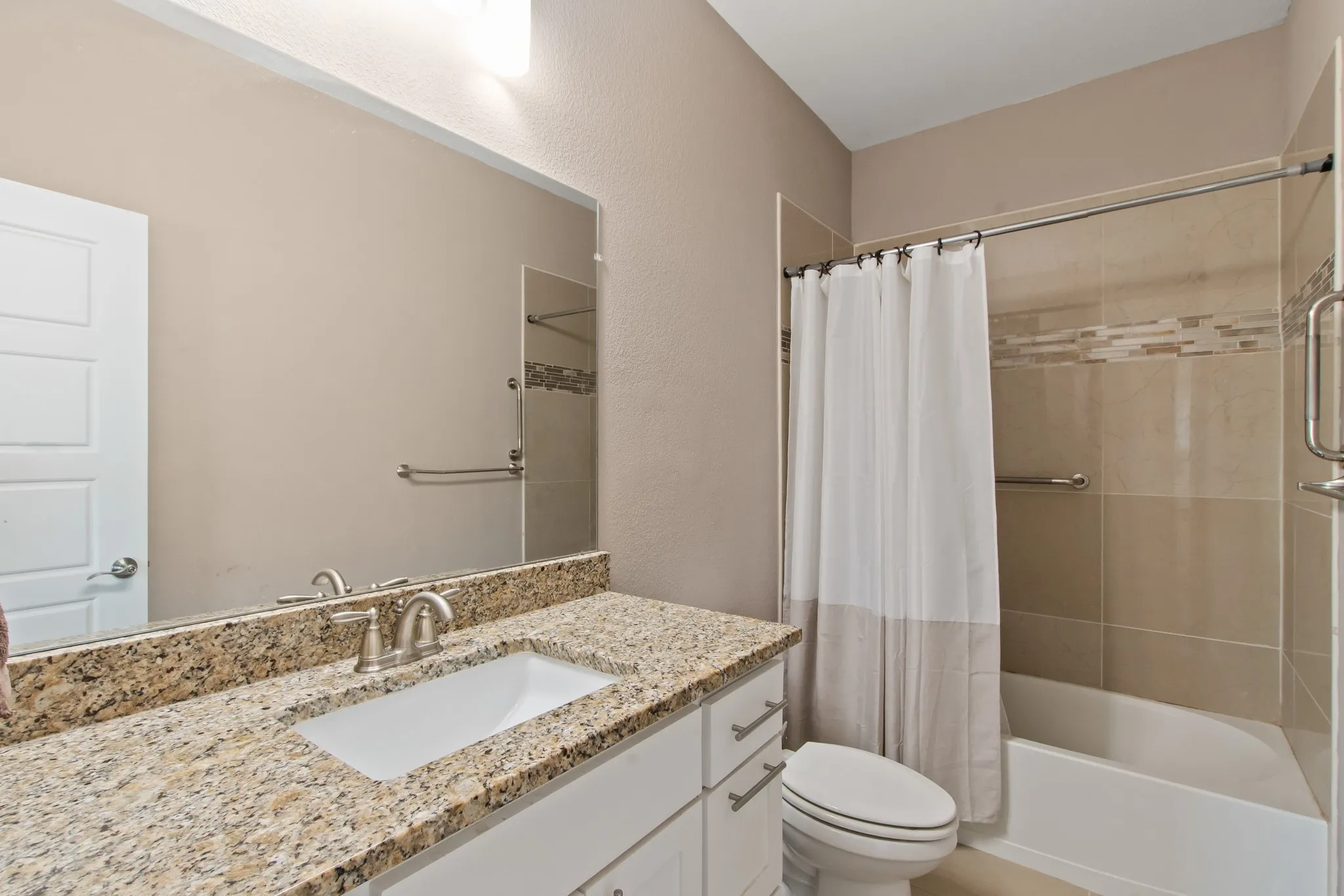 Full guest bathroom