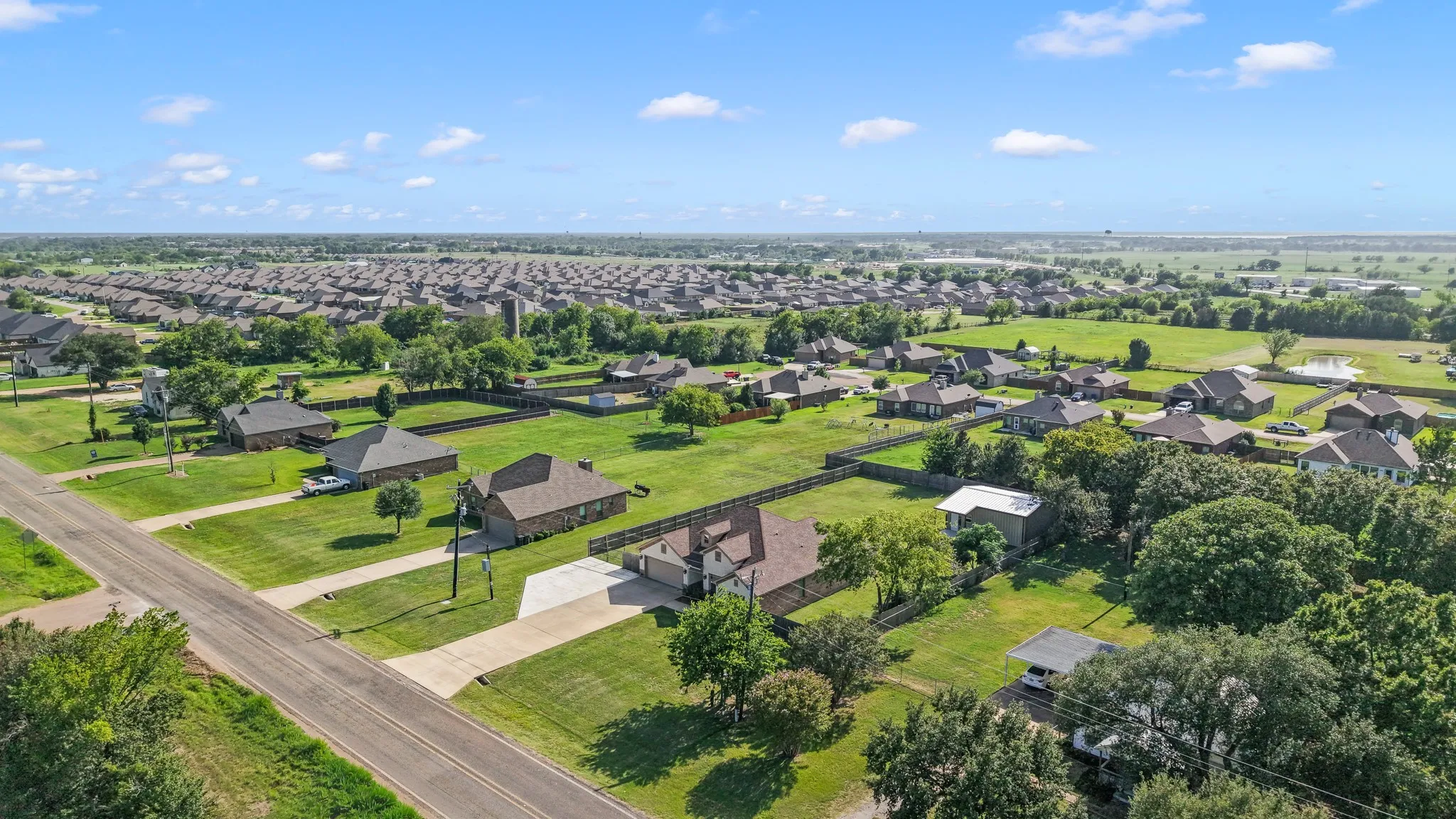 Single Family Residence For Sale in Kaufman County , 17791 Fm 3080, Mabank, Texas 75147, 4 Bedroom, 3 Bathroom, 2 Garage spaces, 2,056 Sqft, built in 2021, mls#21336464, Real Estate Agent in Mabank, Homes For Sale in Kaufman county, Homes For Sale in Mabank, Realtor in Mabank Texas, Real Estate Brokerage Independent Realty Texas, Luminita Cordes Realtor