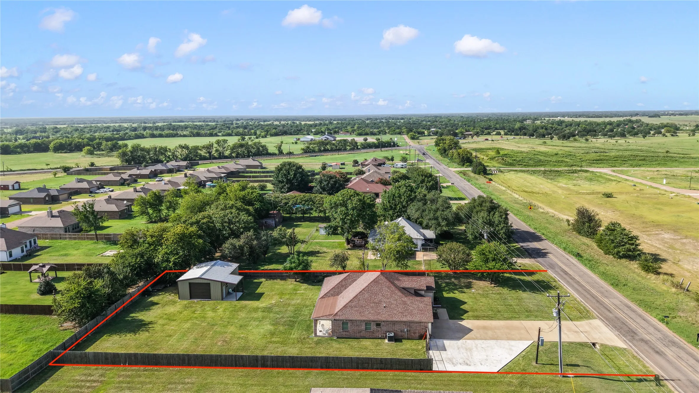 Single Family Residence For Sale in Kaufman County , 17791 Fm 3080, Mabank, Texas 75147, 4 Bedroom, 3 Bathroom, 2 Garage spaces, 2,056 Sqft, built in 2021, mls#21336464, Real Estate Agent in Mabank, Homes For Sale in Kaufman county, Homes For Sale in Mabank, Realtor in Mabank Texas, Real Estate Brokerage Independent Realty Texas, Luminita Cordes Realtor