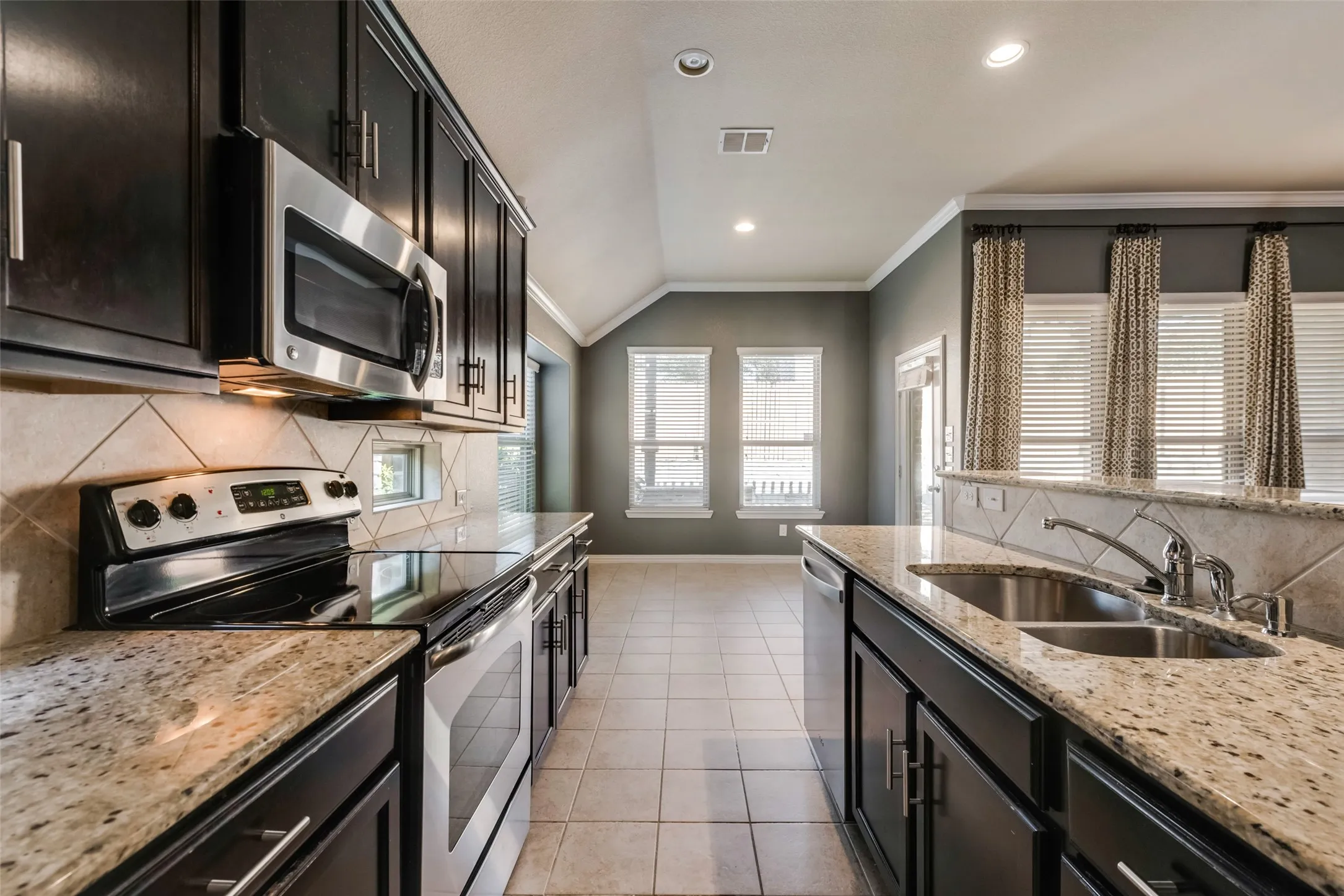 Single Family Residence For Rent in Denton County , 16333 Toledo Bend Court, Prosper, Texas 75078, 3 Bedroom, 4 Bathroom, 2 Garage spaces, 2,424 Sqft, built in 2013, mls#21342456, Real Estate Agent in Prosper, Homes For Rent in Denton county, Homes For Rent in Prosper, Realtor in Prosper Texas, Real Estate Brokerage Independent Realty Texas, Luminita Cordes Realtor