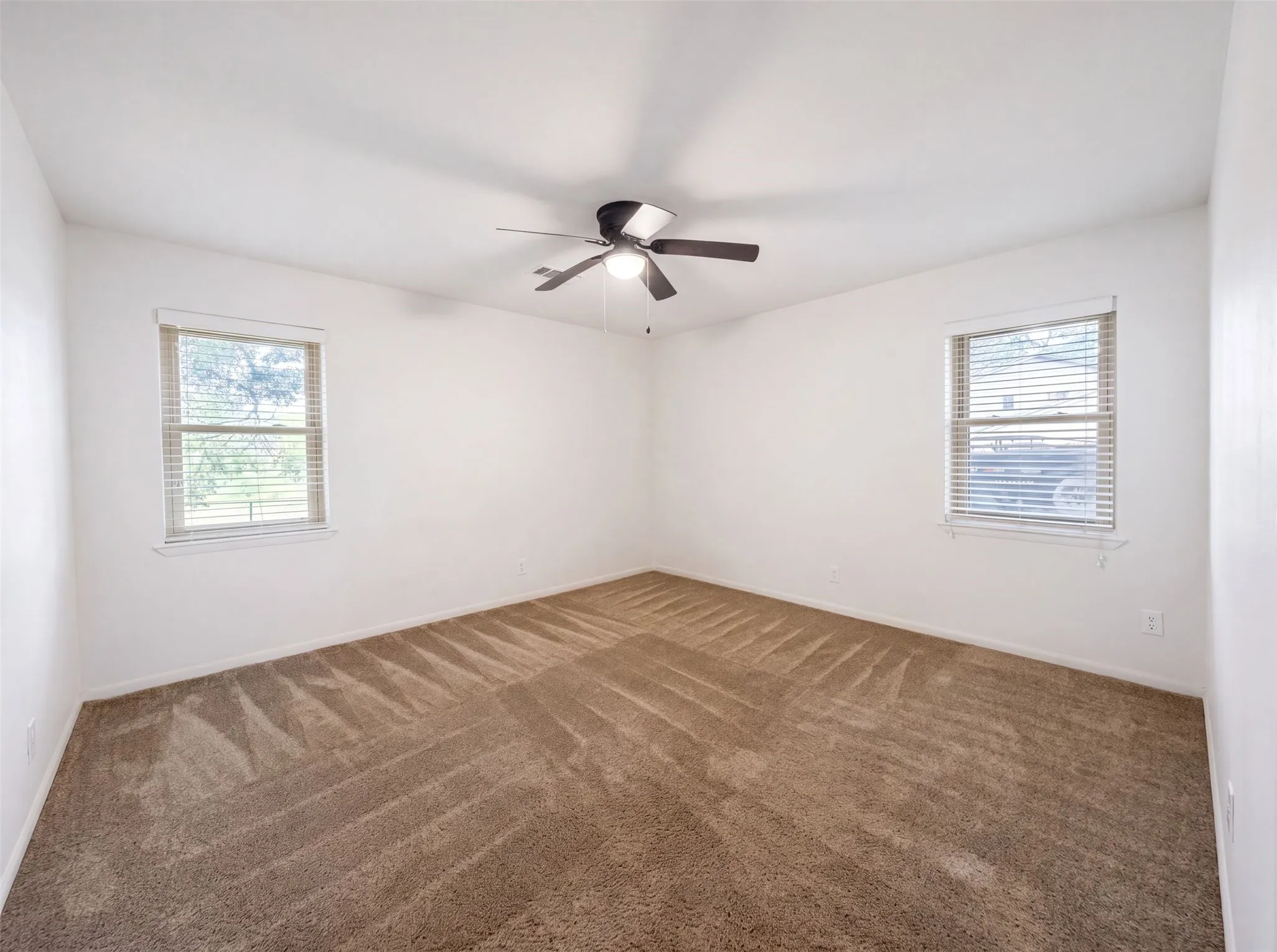 Single Family Residence For Sale in Grayson County , 5204 Camino Dos Lagos Drive, Sherman, Texas 75090, 3 Bedroom, 2 Bathroom, 2 Garage spaces, 1,760 Sqft, built in 1988, mls#21342476, Real Estate Agent in Sherman, Homes For Sale in Grayson county, Homes For Sale in Sherman, Realtor in Sherman Texas, Real Estate Brokerage Independent Realty Texas, Luminita Cordes Realtor