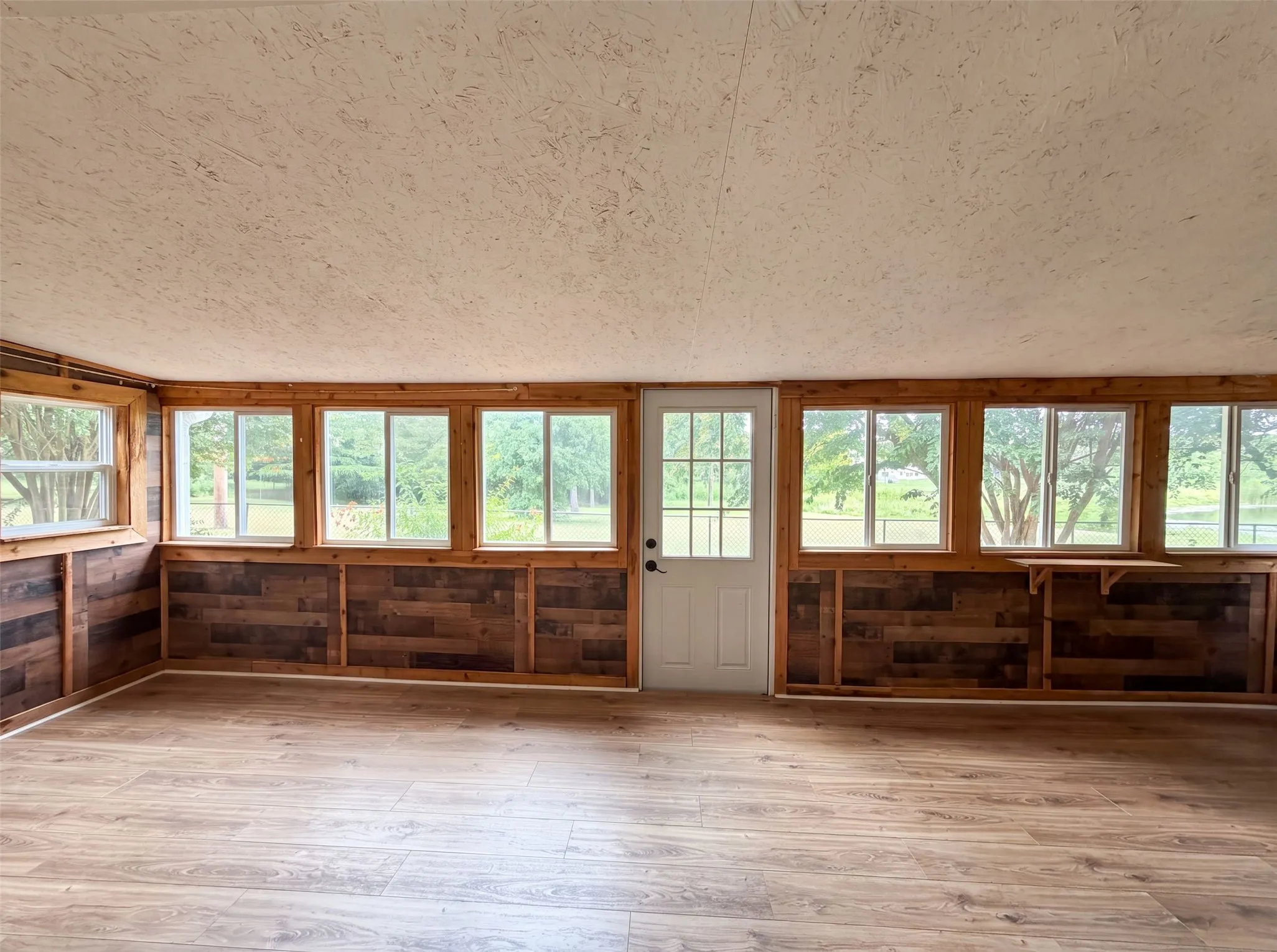 Single Family Residence For Sale in Grayson County , 5204 Camino Dos Lagos Drive, Sherman, Texas 75090, 3 Bedroom, 2 Bathroom, 2 Garage spaces, 1,760 Sqft, built in 1988, mls#21342476, Real Estate Agent in Sherman, Homes For Sale in Grayson county, Homes For Sale in Sherman, Realtor in Sherman Texas, Real Estate Brokerage Independent Realty Texas, Luminita Cordes Realtor