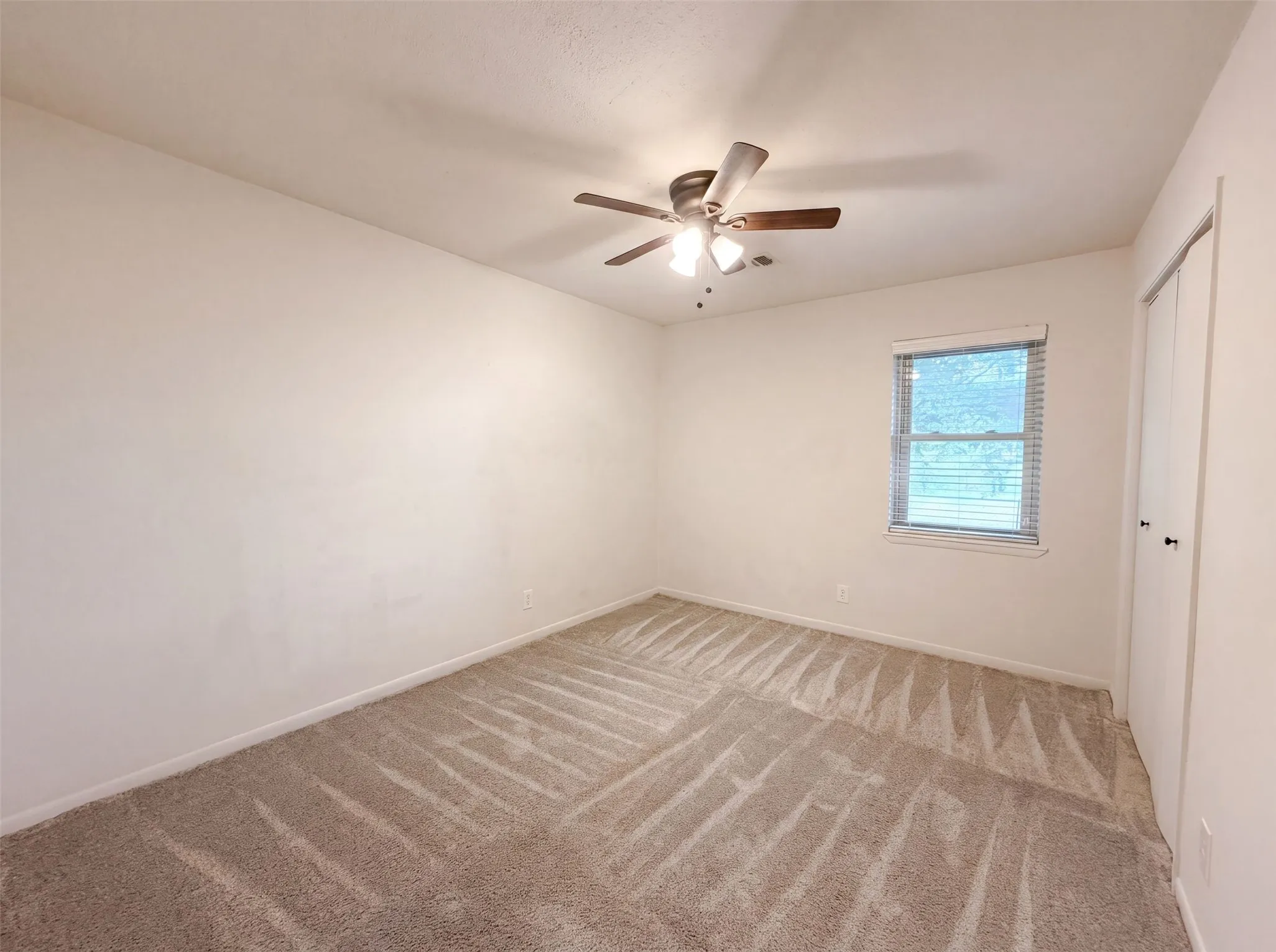 Single Family Residence For Sale in Grayson County , 5204 Camino Dos Lagos Drive, Sherman, Texas 75090, 3 Bedroom, 2 Bathroom, 2 Garage spaces, 1,760 Sqft, built in 1988, mls#21342476, Real Estate Agent in Sherman, Homes For Sale in Grayson county, Homes For Sale in Sherman, Realtor in Sherman Texas, Real Estate Brokerage Independent Realty Texas, Luminita Cordes Realtor