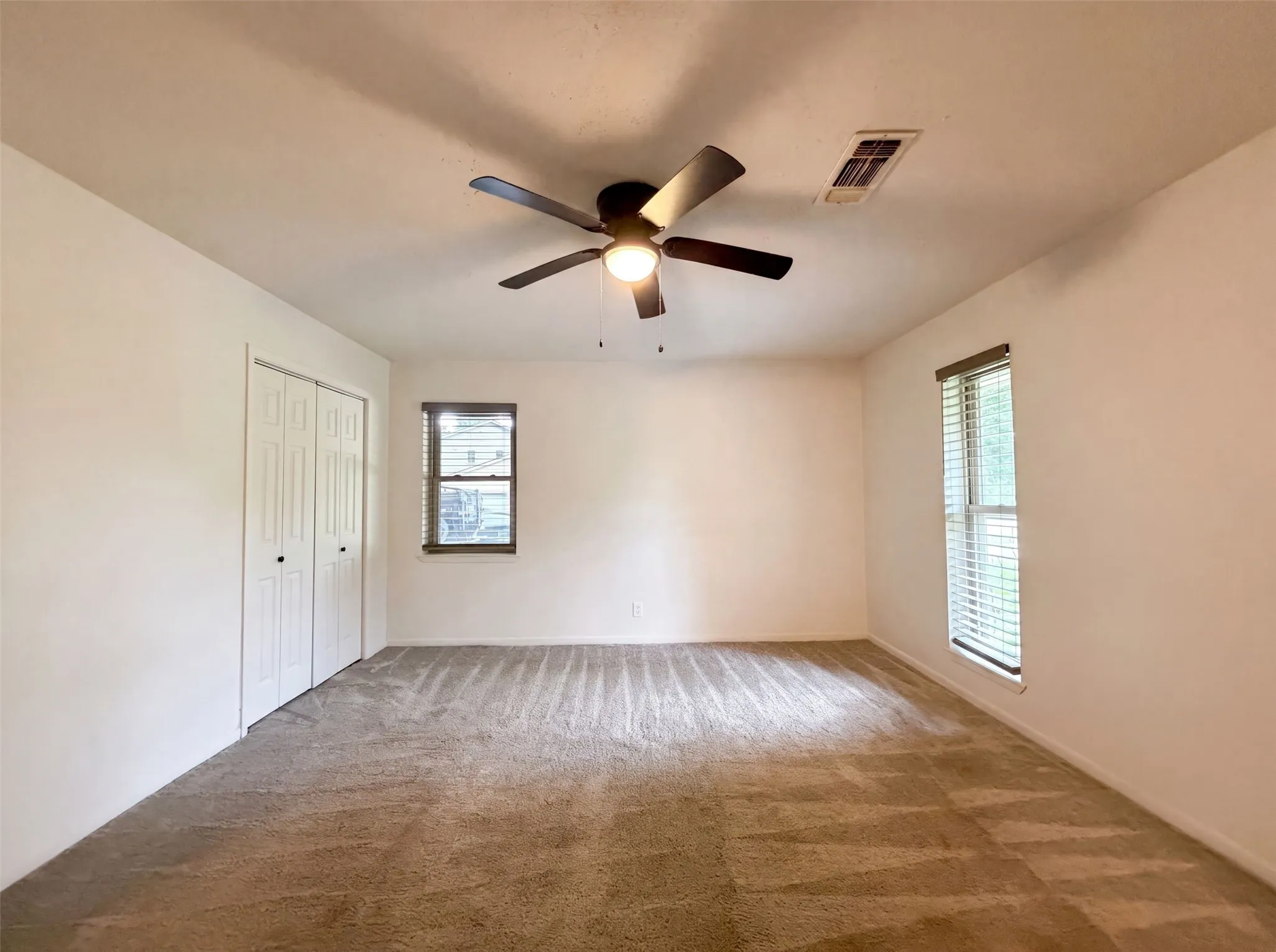 Single Family Residence For Sale in Grayson County , 5204 Camino Dos Lagos Drive, Sherman, Texas 75090, 3 Bedroom, 2 Bathroom, 2 Garage spaces, 1,760 Sqft, built in 1988, mls#21342476, Real Estate Agent in Sherman, Homes For Sale in Grayson county, Homes For Sale in Sherman, Realtor in Sherman Texas, Real Estate Brokerage Independent Realty Texas, Luminita Cordes Realtor