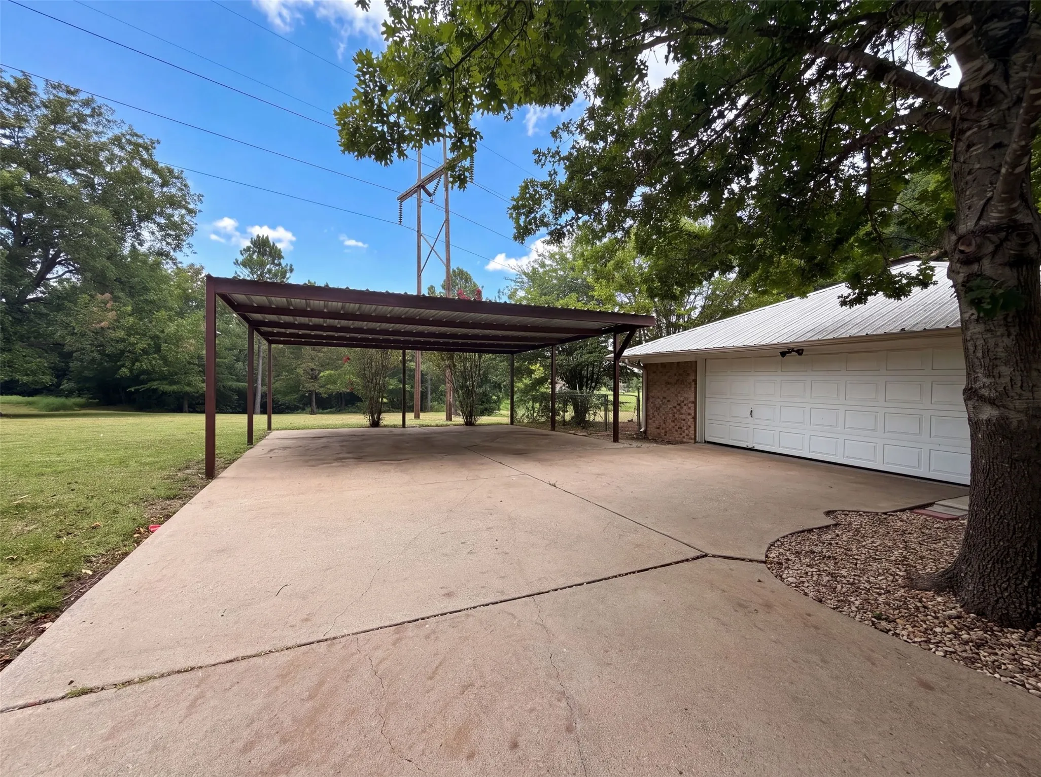 Single Family Residence For Sale in Grayson County , 5204 Camino Dos Lagos Drive, Sherman, Texas 75090, 3 Bedroom, 2 Bathroom, 2 Garage spaces, 1,760 Sqft, built in 1988, mls#21342476, Real Estate Agent in Sherman, Homes For Sale in Grayson county, Homes For Sale in Sherman, Realtor in Sherman Texas, Real Estate Brokerage Independent Realty Texas, Luminita Cordes Realtor