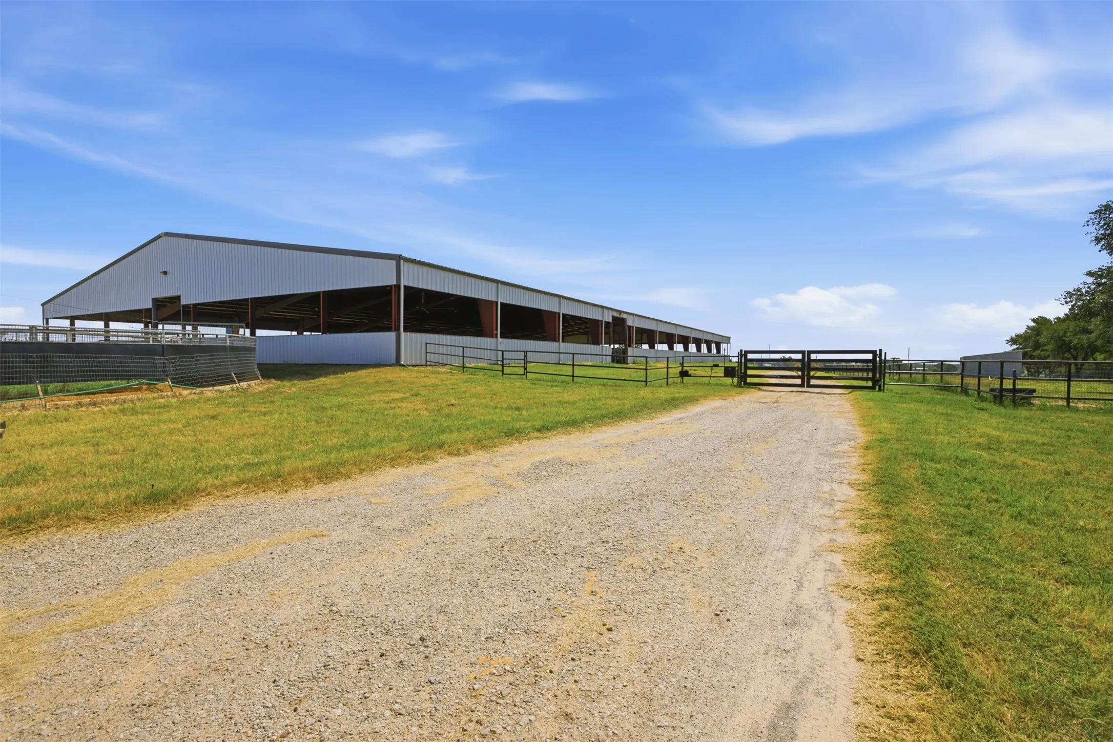 Farm For Sale in Denton County , 4801 S Highway 377, Cross Roads, Texas 76227, 8 Bedroom, 5 Bathroom, 2 Garage spaces, 7,446 Sqft, built in 1986, mls#21339439, Real Estate Agent in Cross Roads, Homes For Sale in Denton county, Homes For Sale in Cross Roads, Realtor in Cross Roads Texas, Real Estate Brokerage Independent Realty Texas, Luminita Cordes Realtor