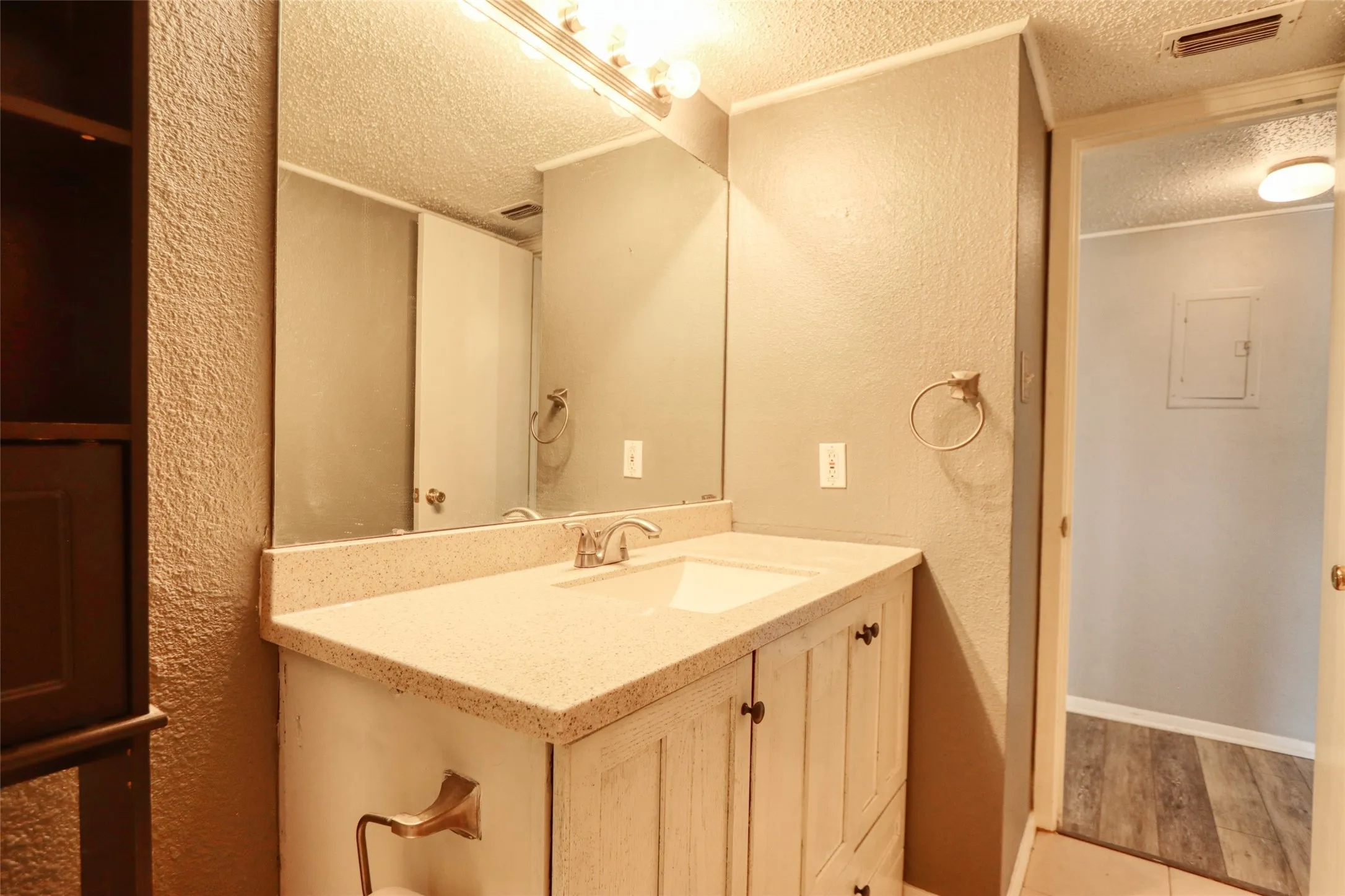 Condominium For Sale in Wise County , 109 Harbor Drive 205, Runaway Bay, Texas 76426, 3 Bedrooms, 2 Bathrooms, Garage spaces, 1,392 Sqft, built in 1967, Price $139,900, mls#21342436, Real Estate Agent in Runaway Bay, Homes For Sale in Wise county, Homes For Sale in Runaway Bay, Realtor in Runaway Bay Texas, Real Estate Brokerage Independent Realty Texas, Luminita Cordes Realtor